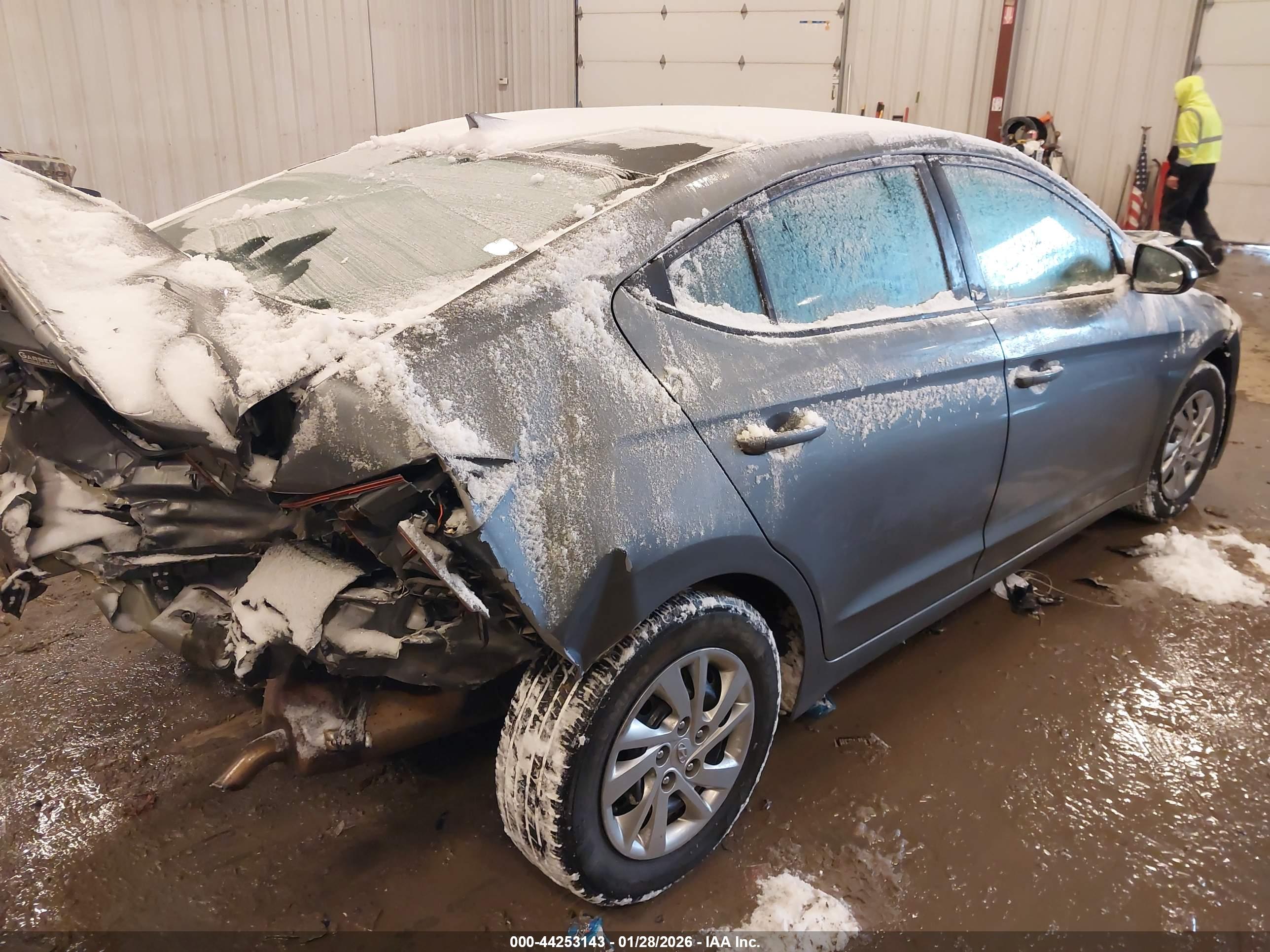 HYUNDAI ELANTRA image 4