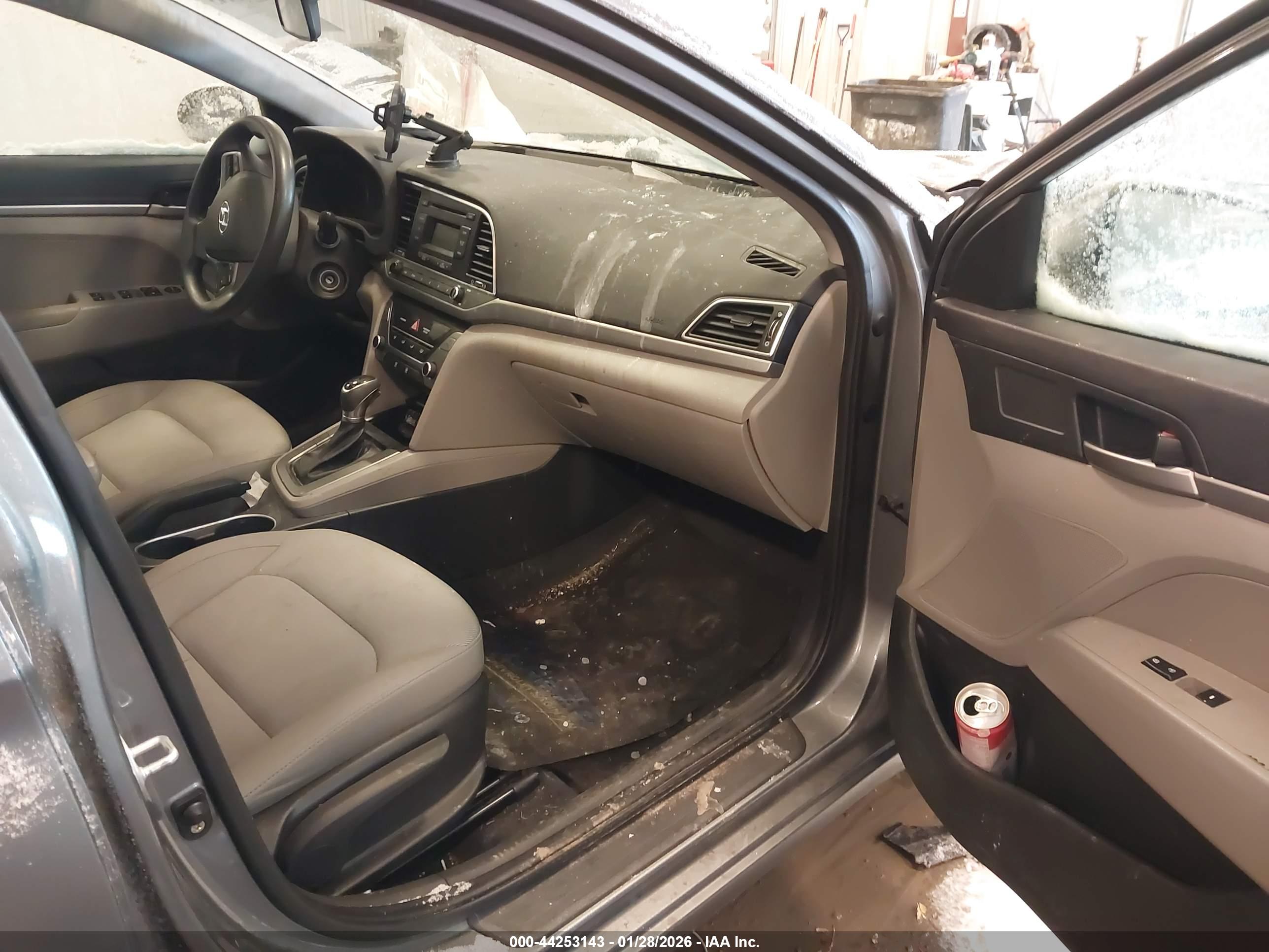 HYUNDAI ELANTRA image 5