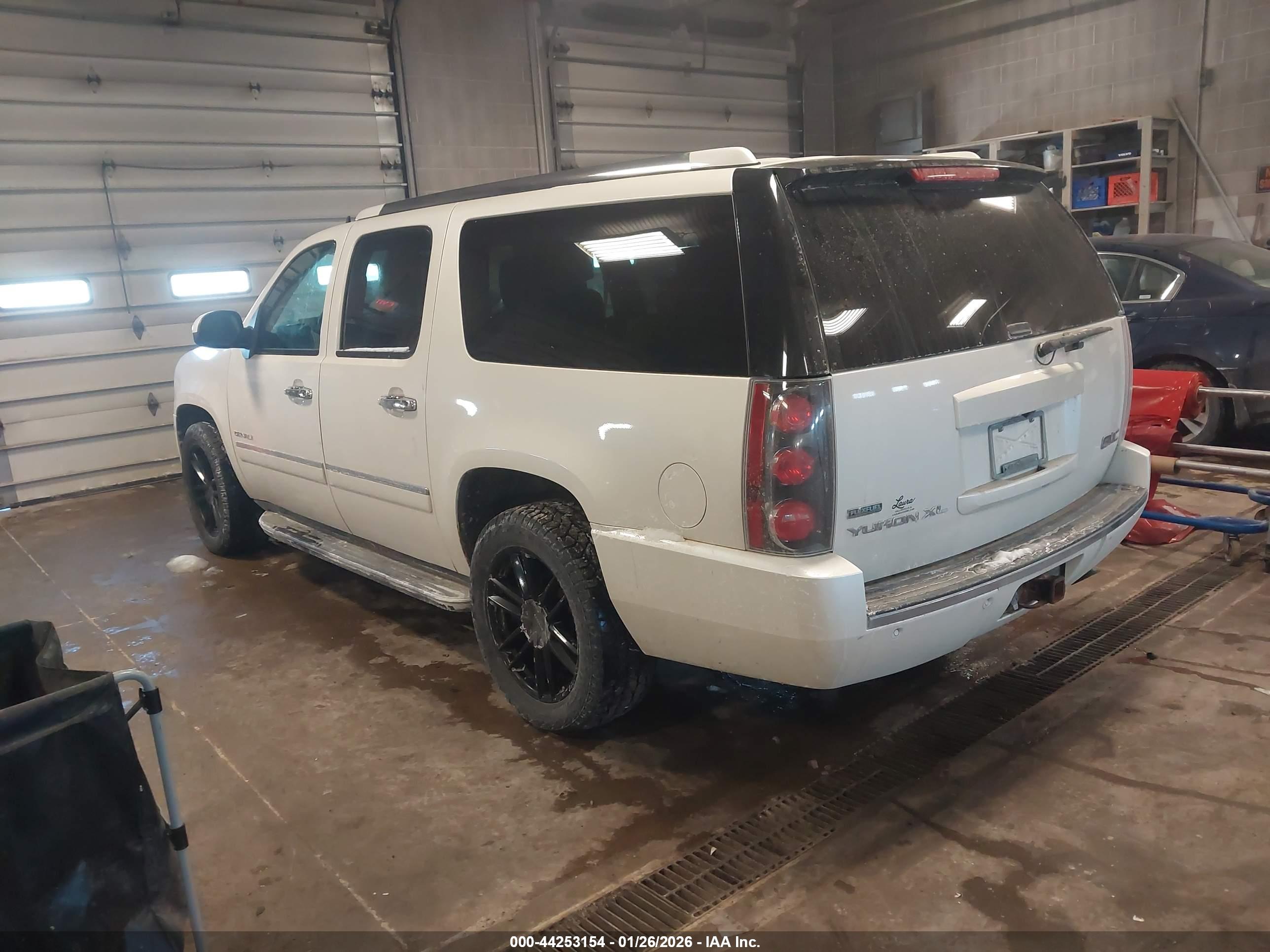 GMC YUKON image 3