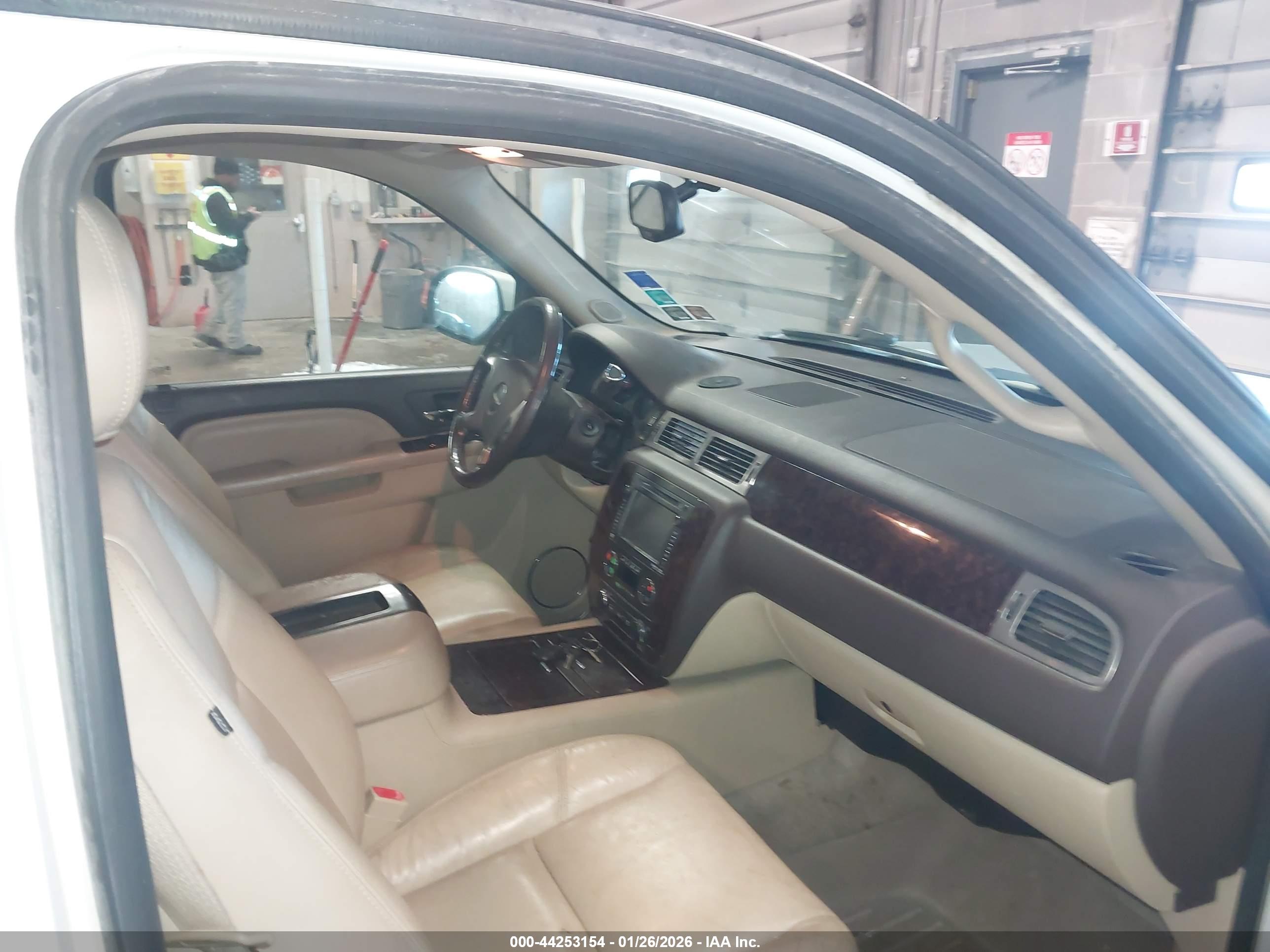 GMC YUKON image 5