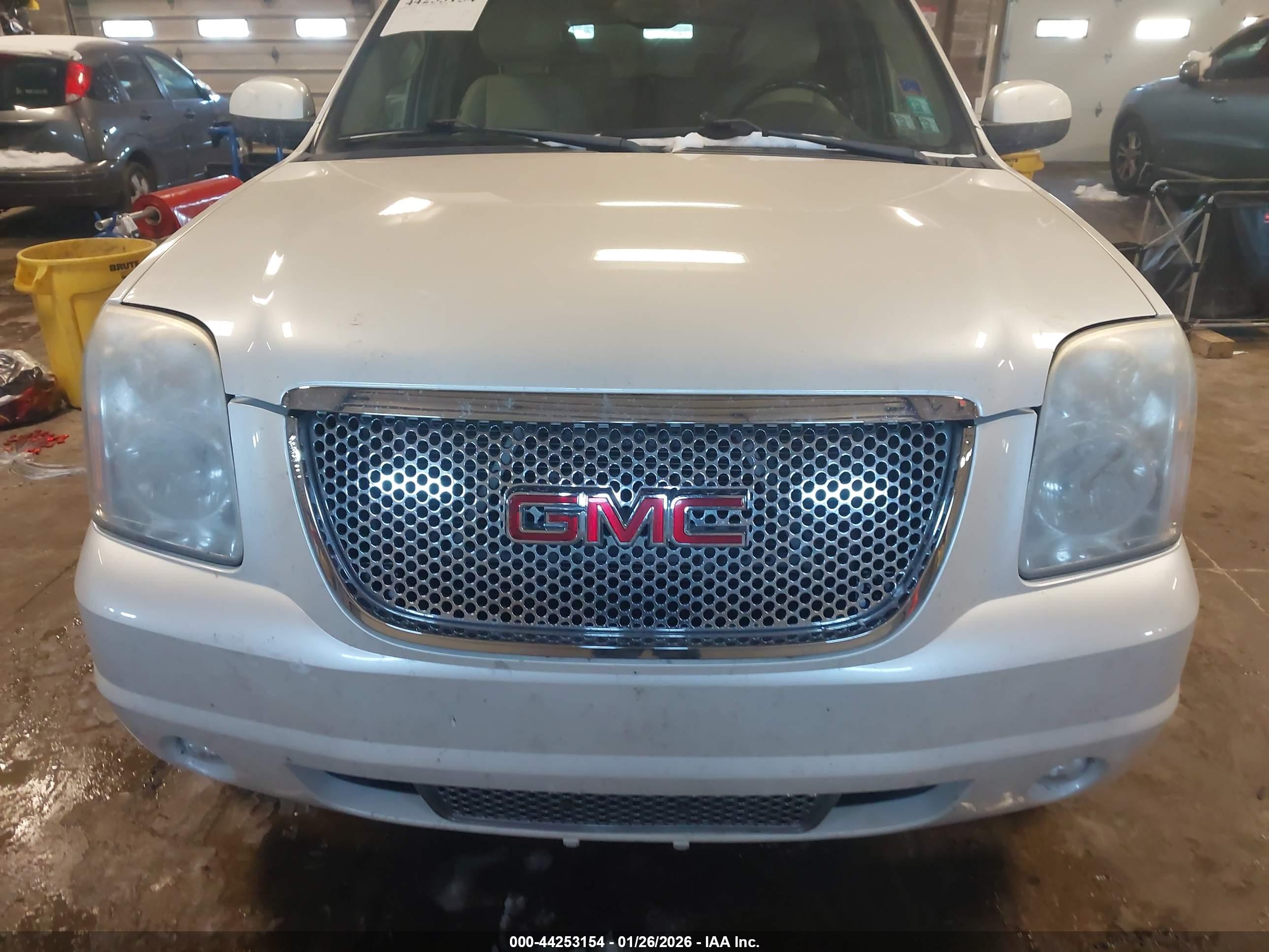 GMC YUKON image 6