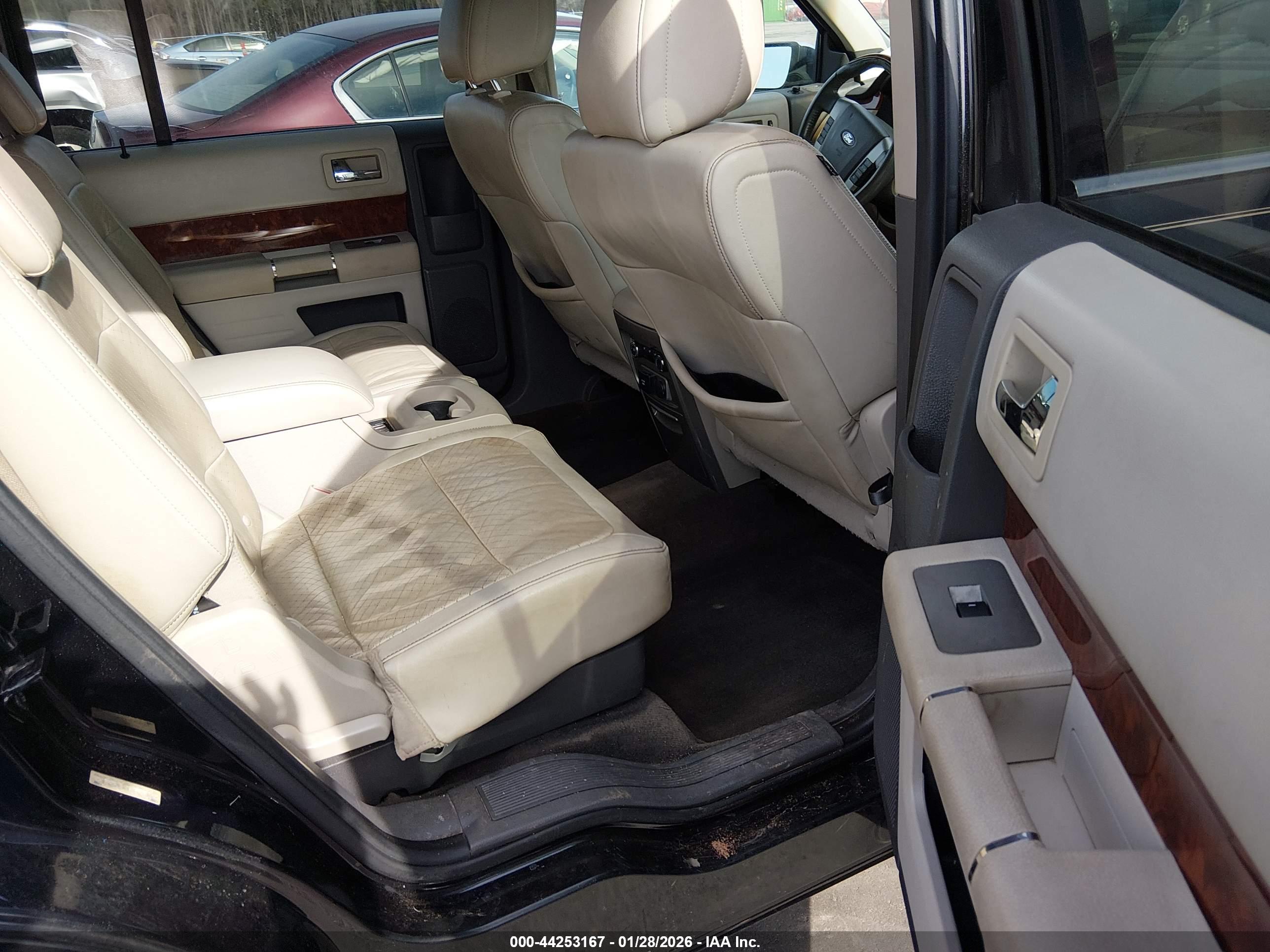FORD FLEX image 8