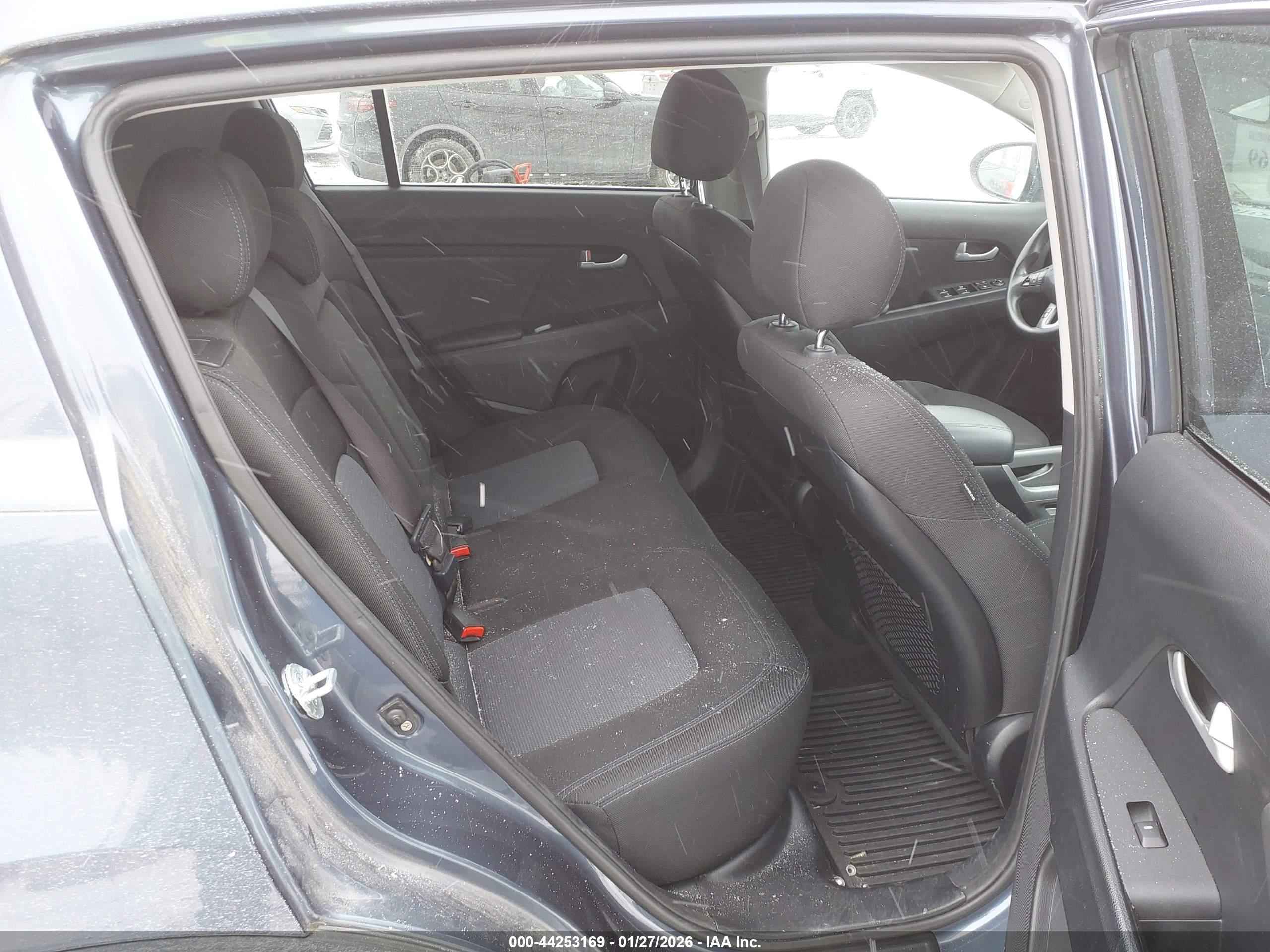 KIA SPORTAGE image 8