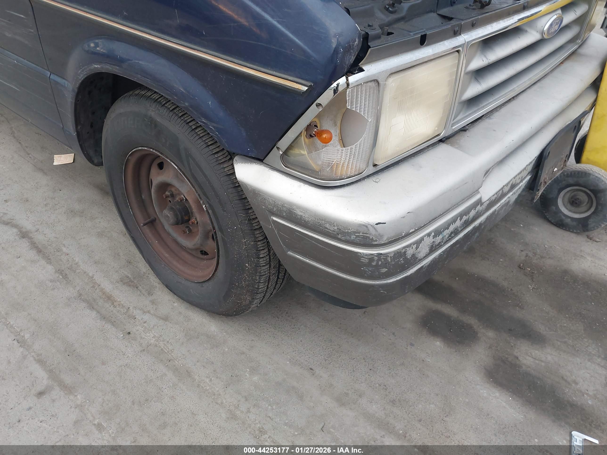 FORD AEROSTAR image 6