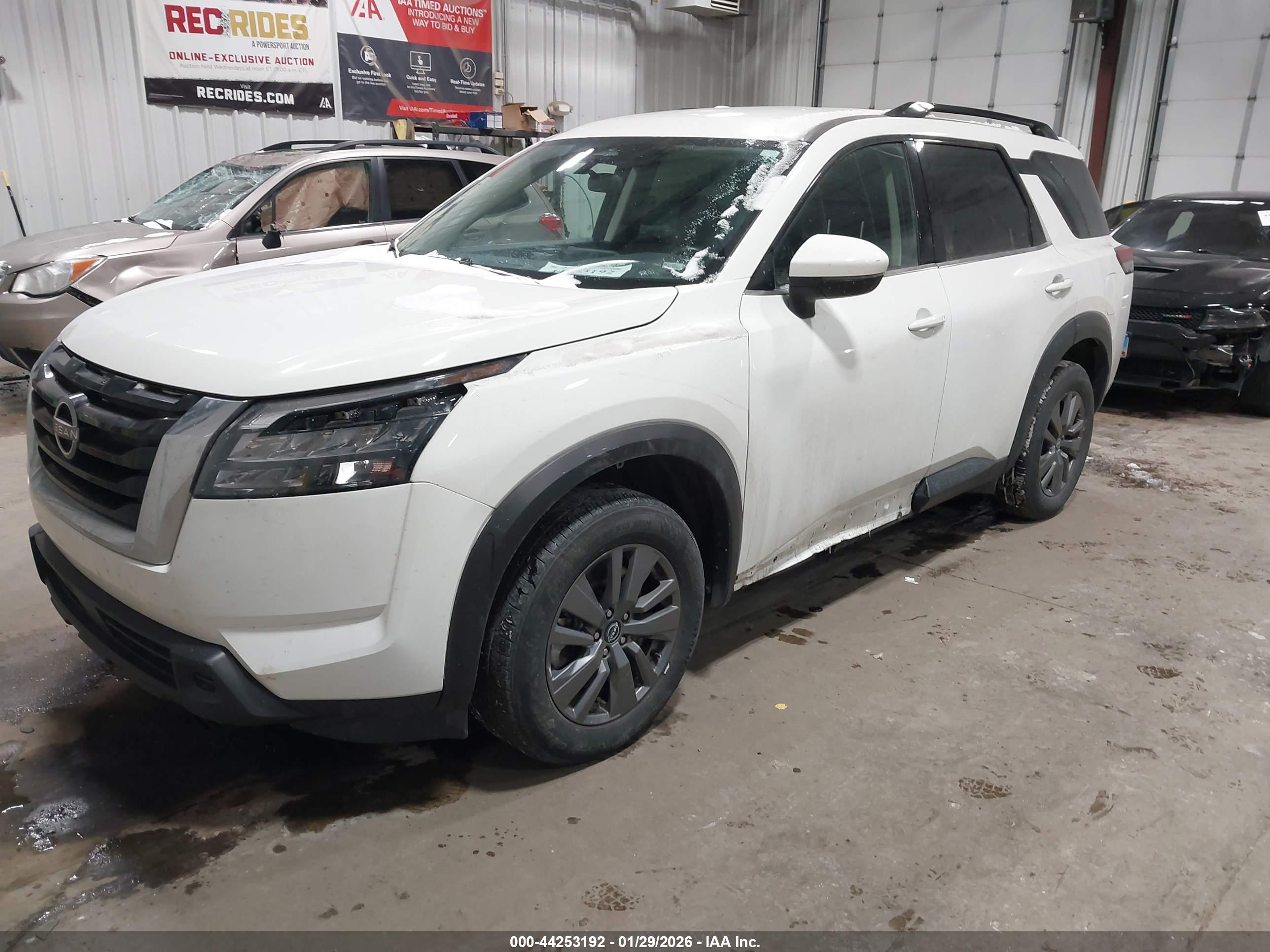 NISSAN PATHFINDER image 2