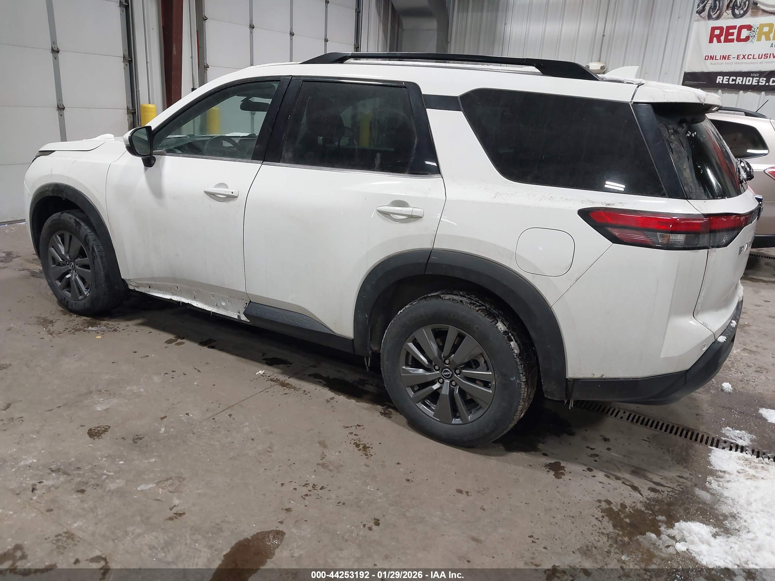 NISSAN PATHFINDER image 3