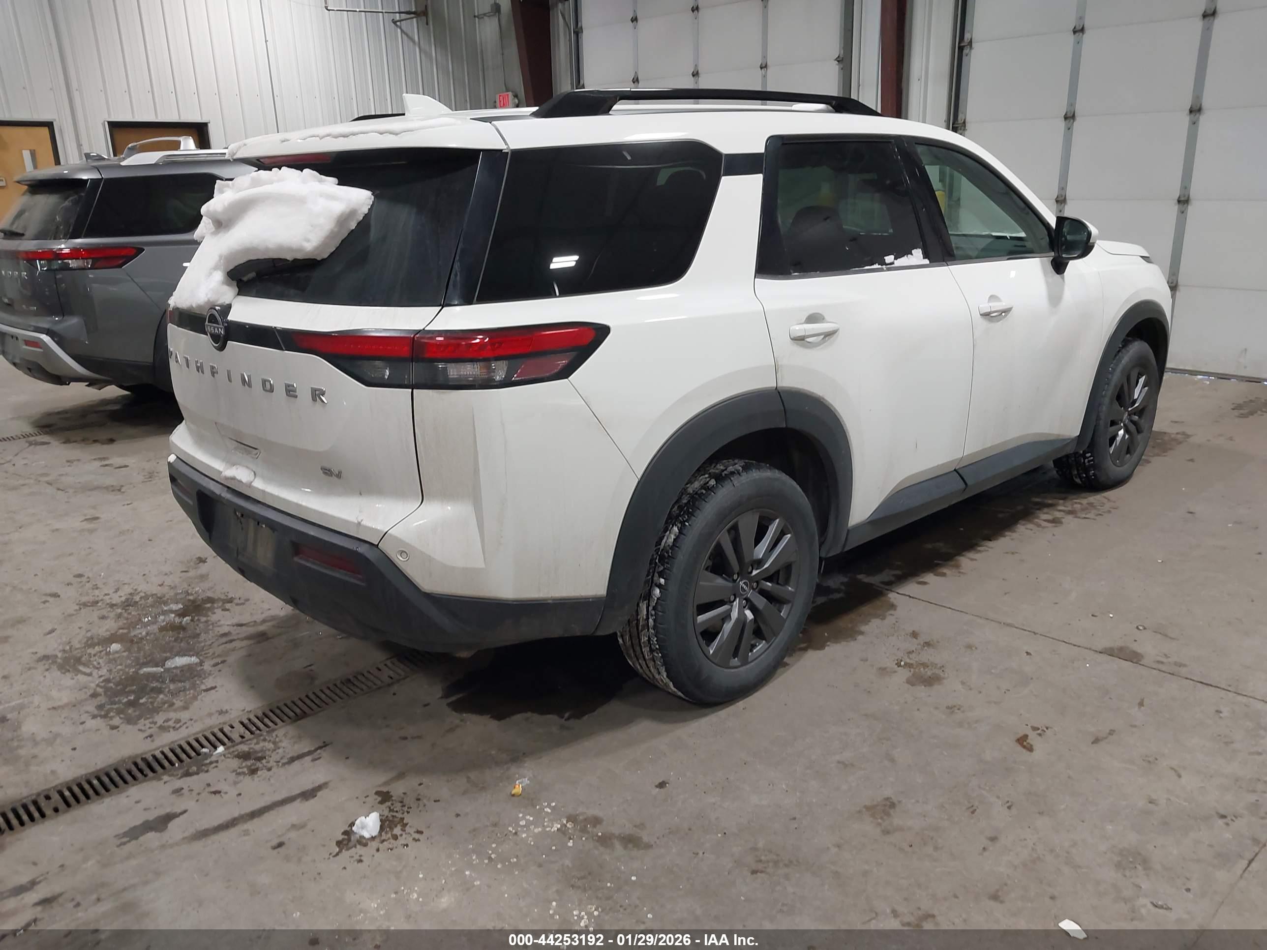 NISSAN PATHFINDER image 4