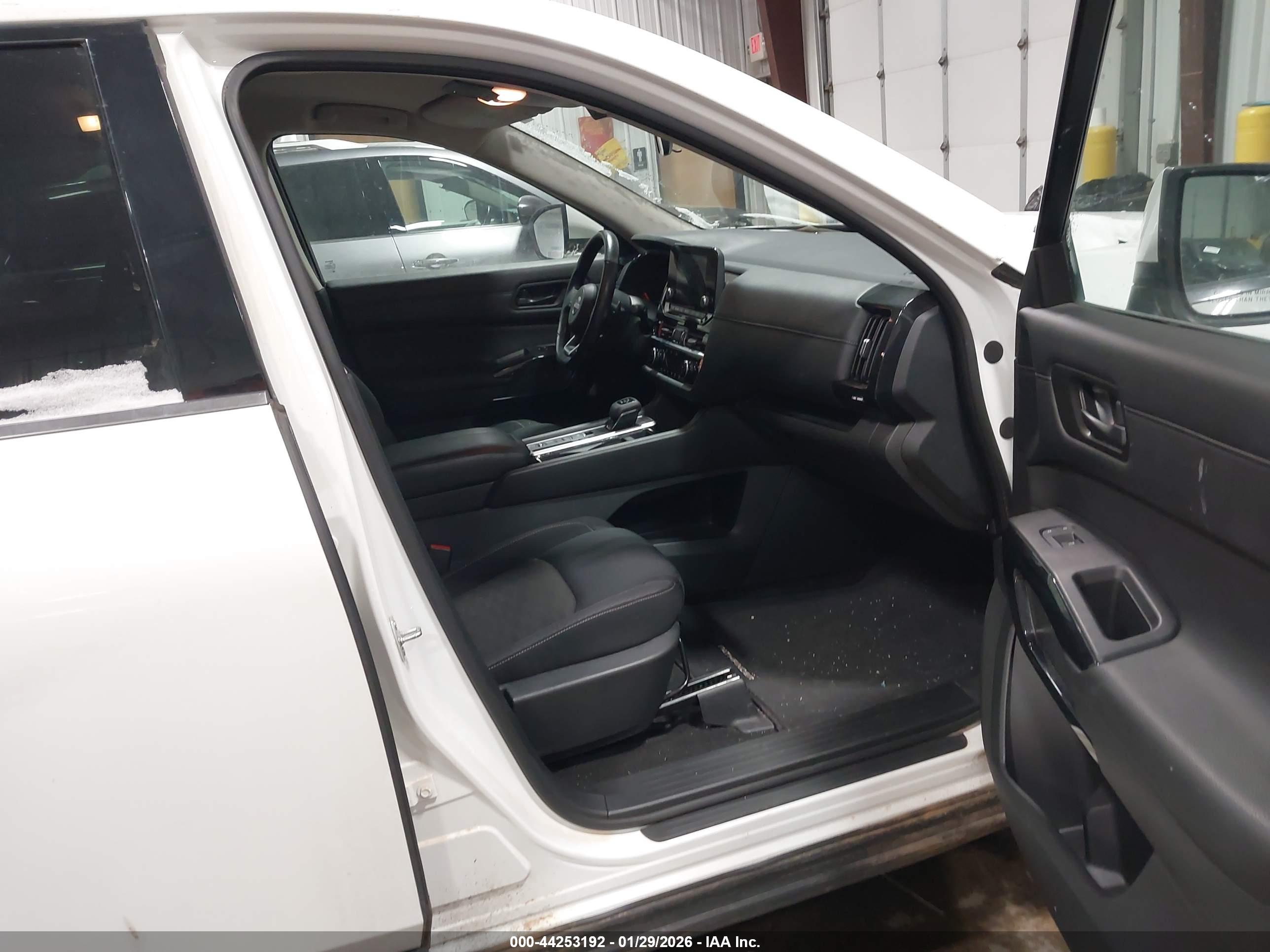 NISSAN PATHFINDER image 5