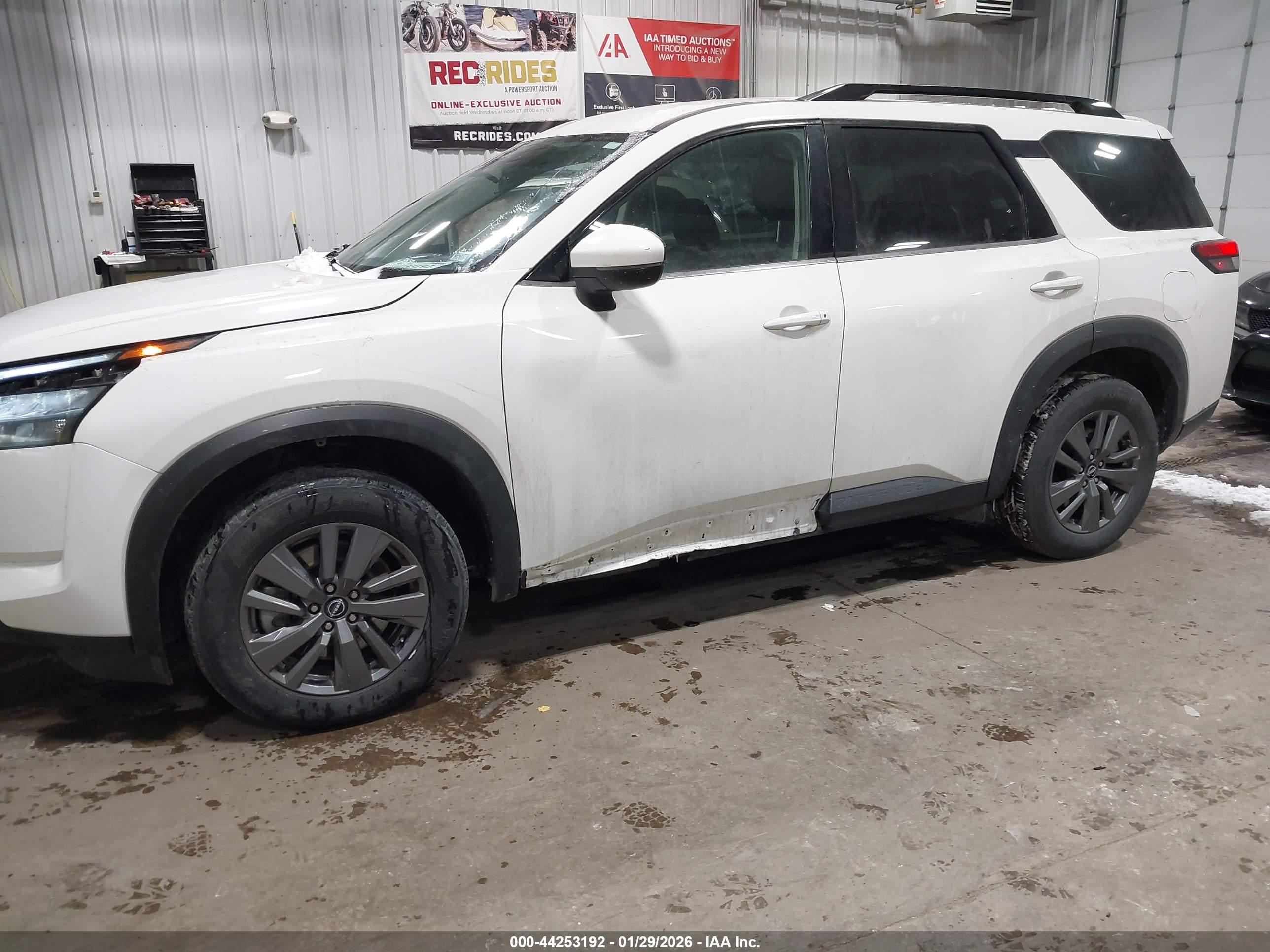 NISSAN PATHFINDER image 6