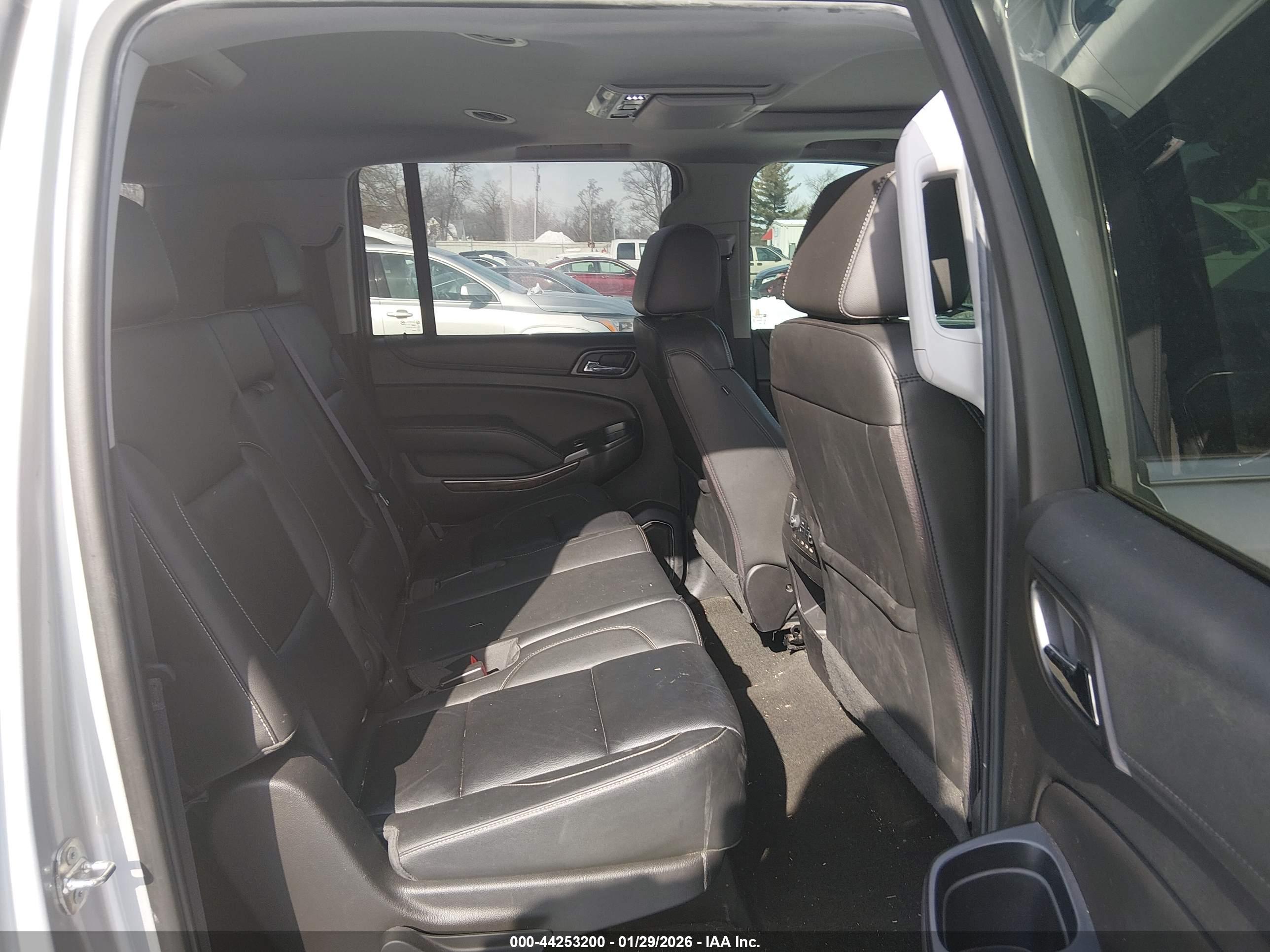 CHEVROLET SUBURBAN image 8