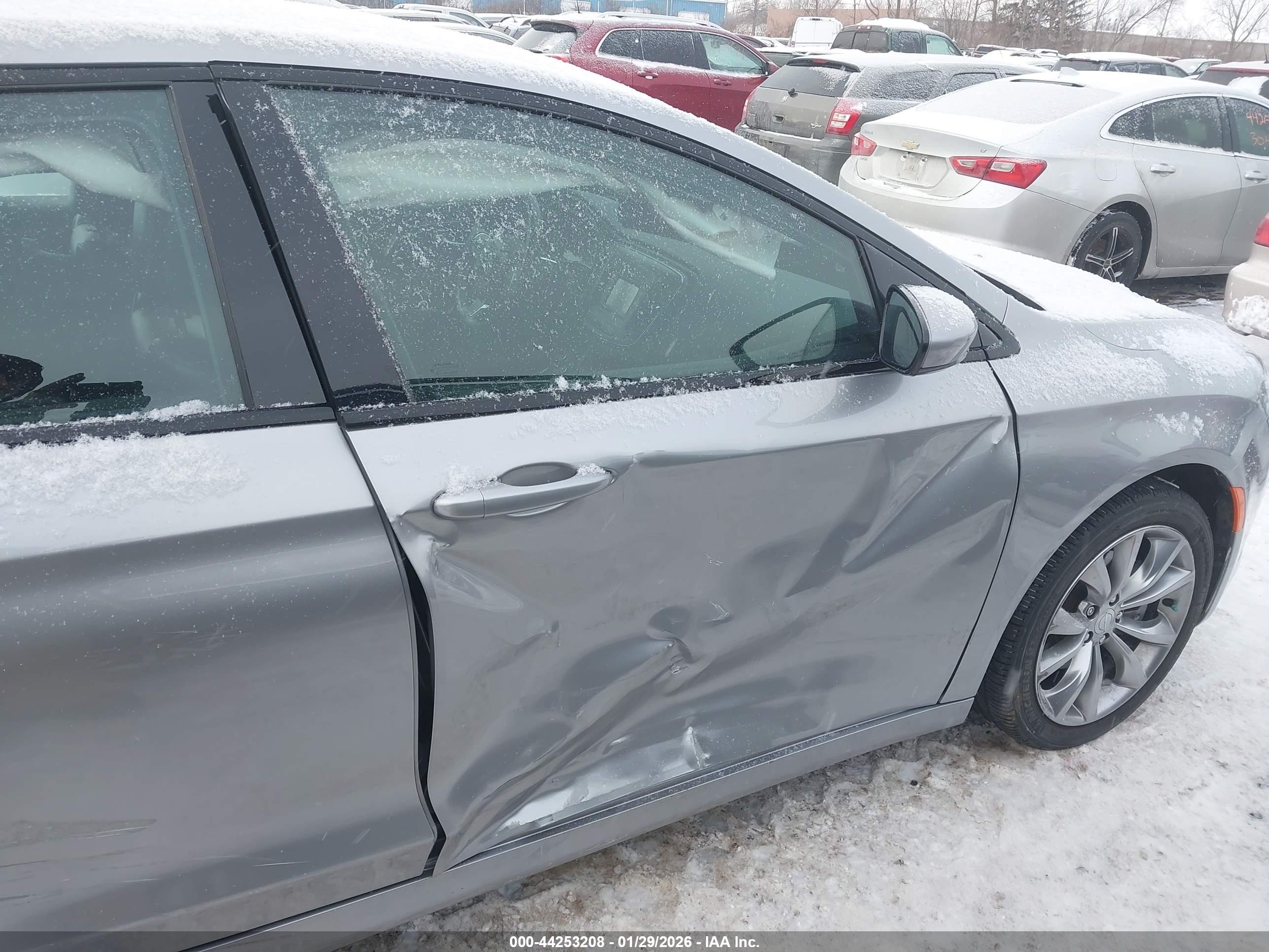 CHRYSLER 200 image 6