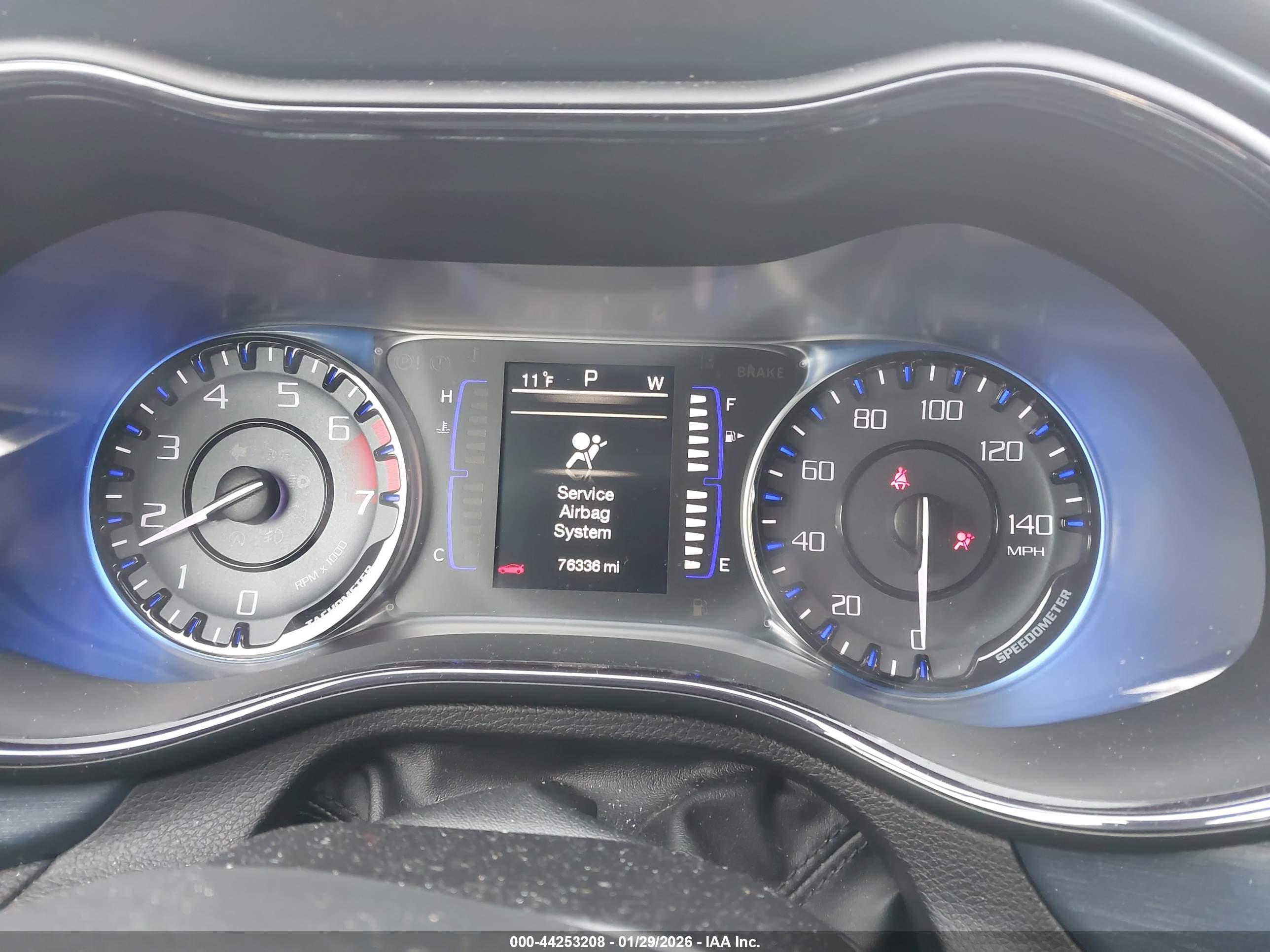 CHRYSLER 200 image 7
