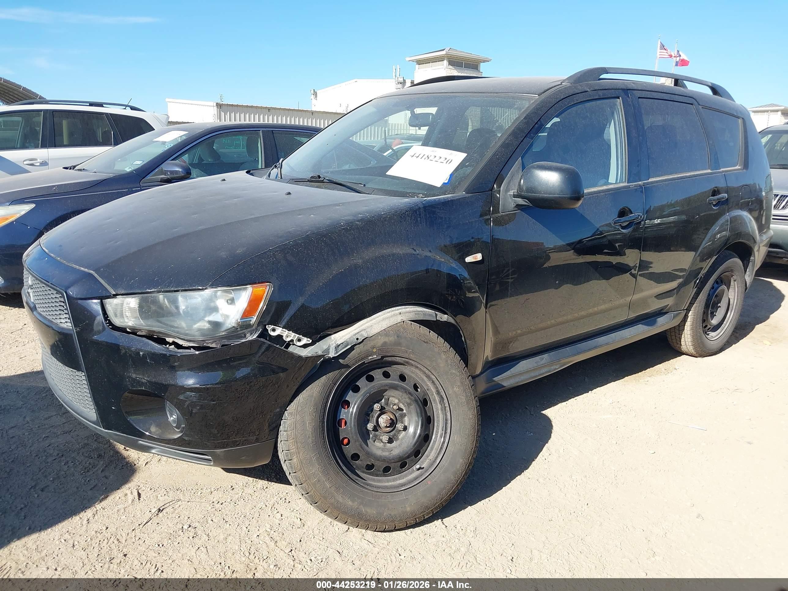 MITSUBISHI OUTLANDER image 2