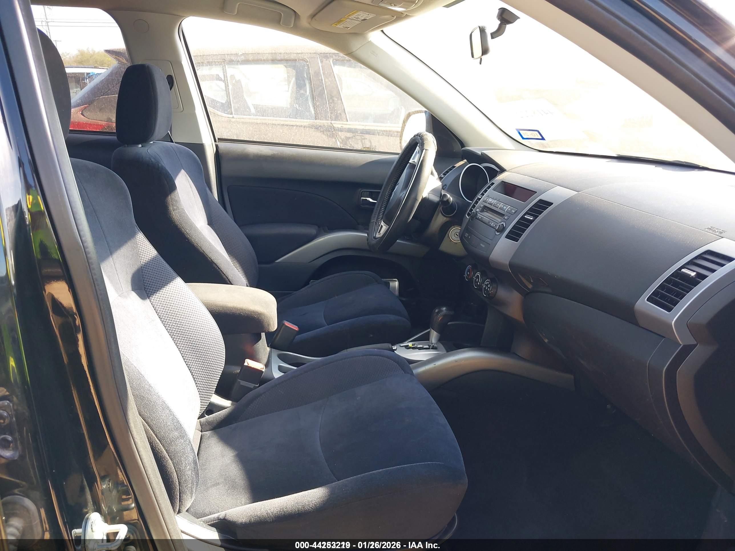 MITSUBISHI OUTLANDER image 5