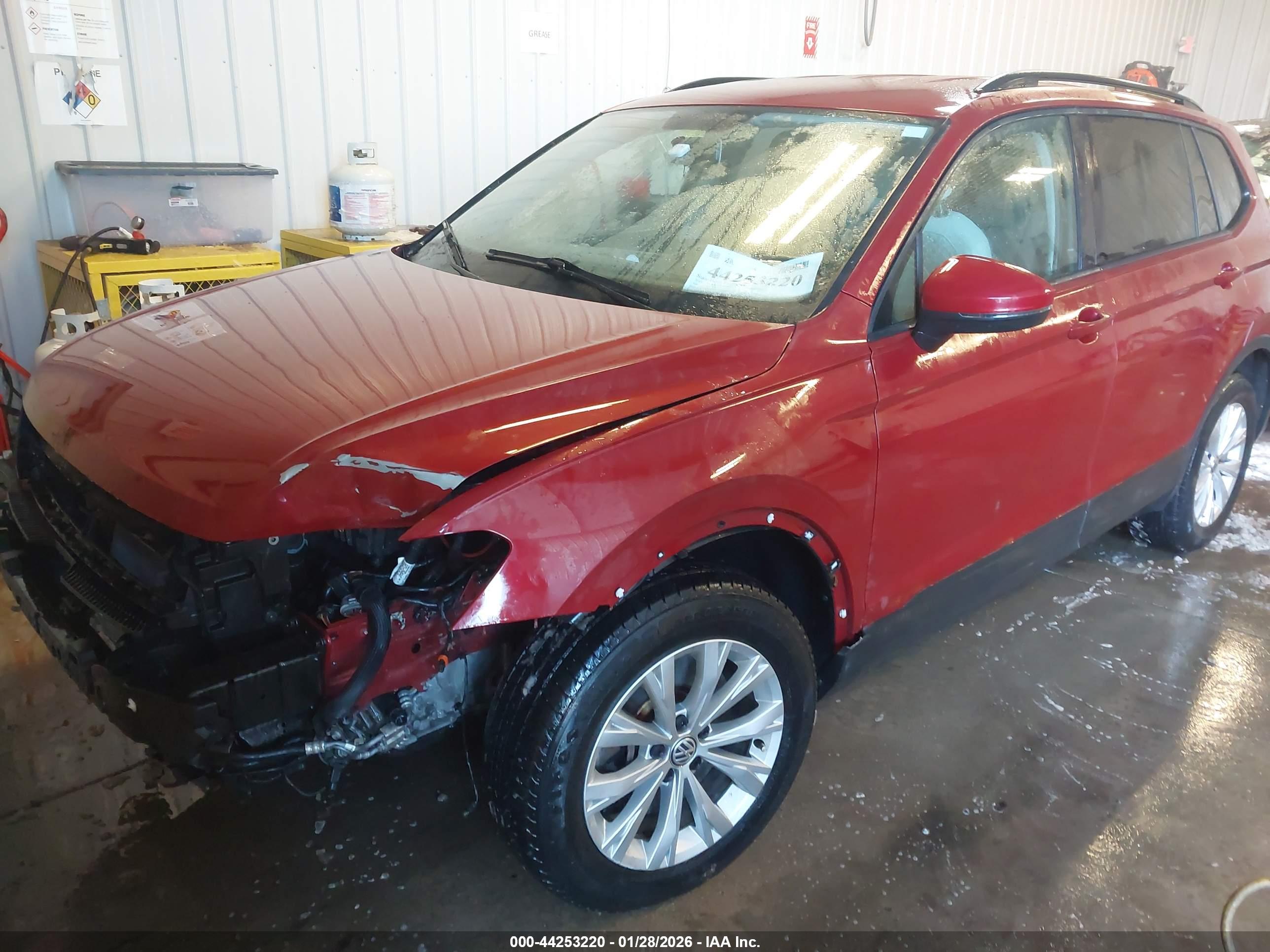 VOLKSWAGEN TIGUAN image 2