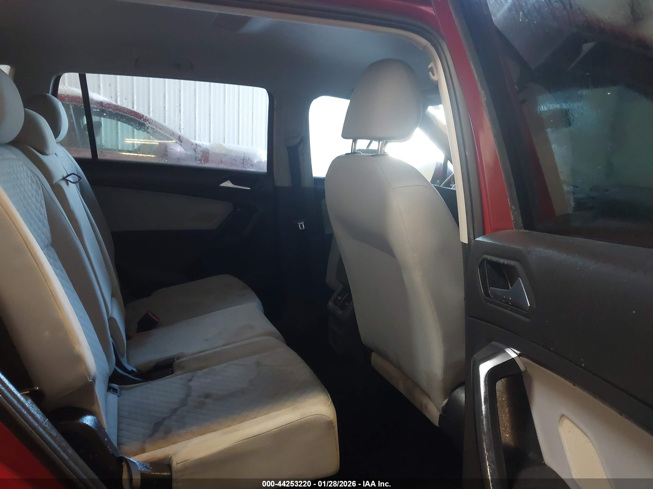 VOLKSWAGEN TIGUAN image 8