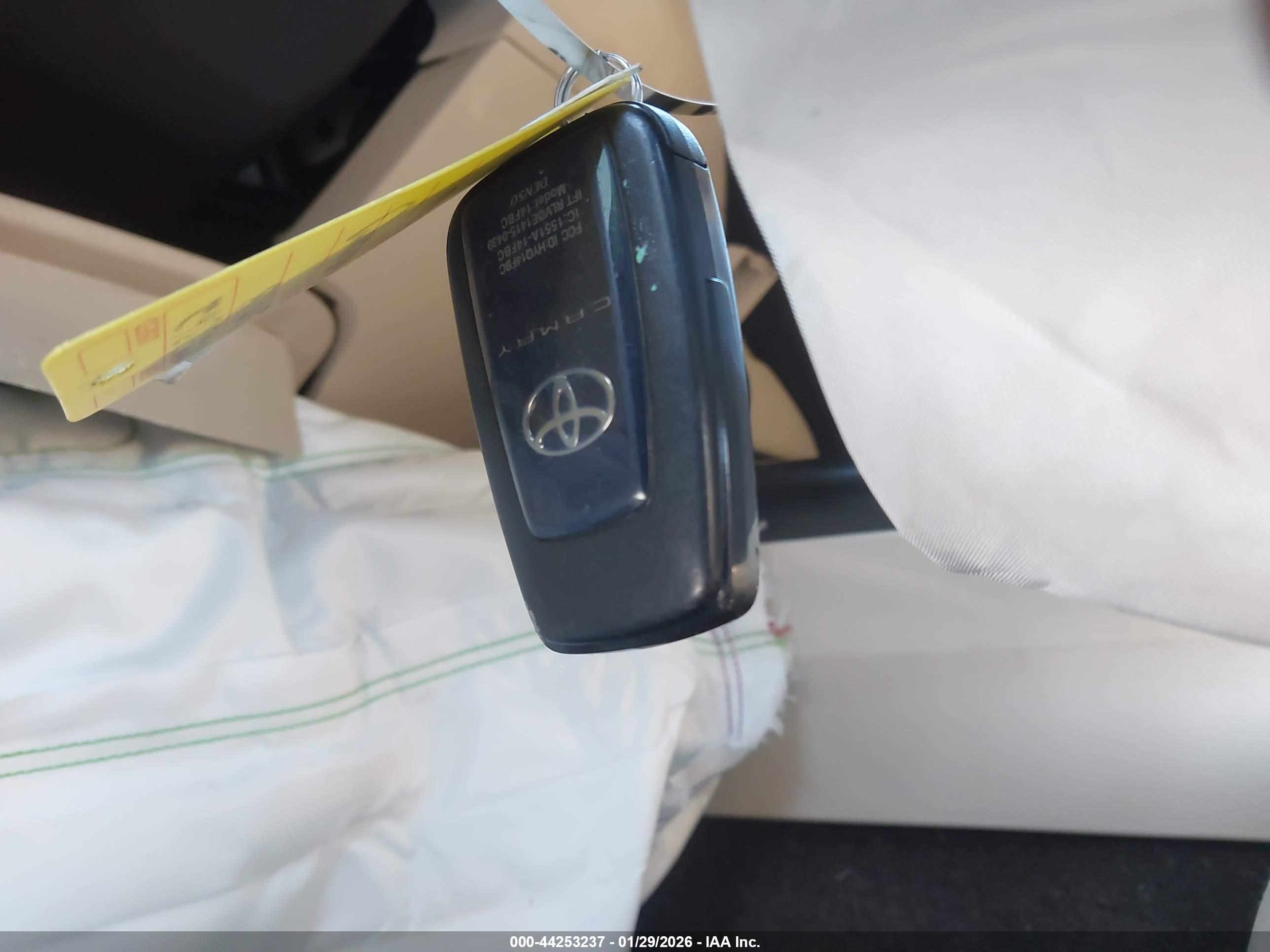 TOYOTA CAMRY image 11