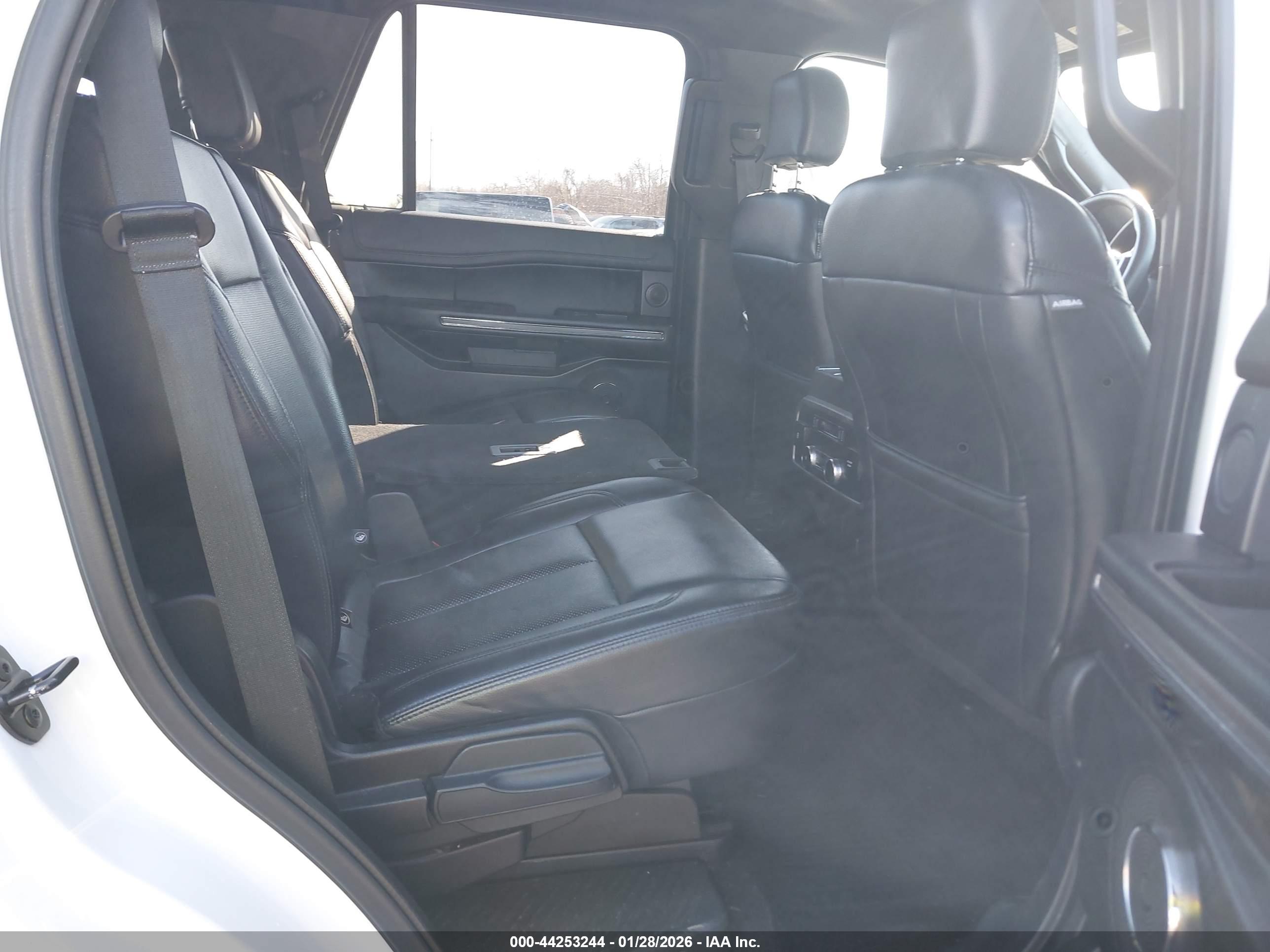 FORD EXPEDITION image 8