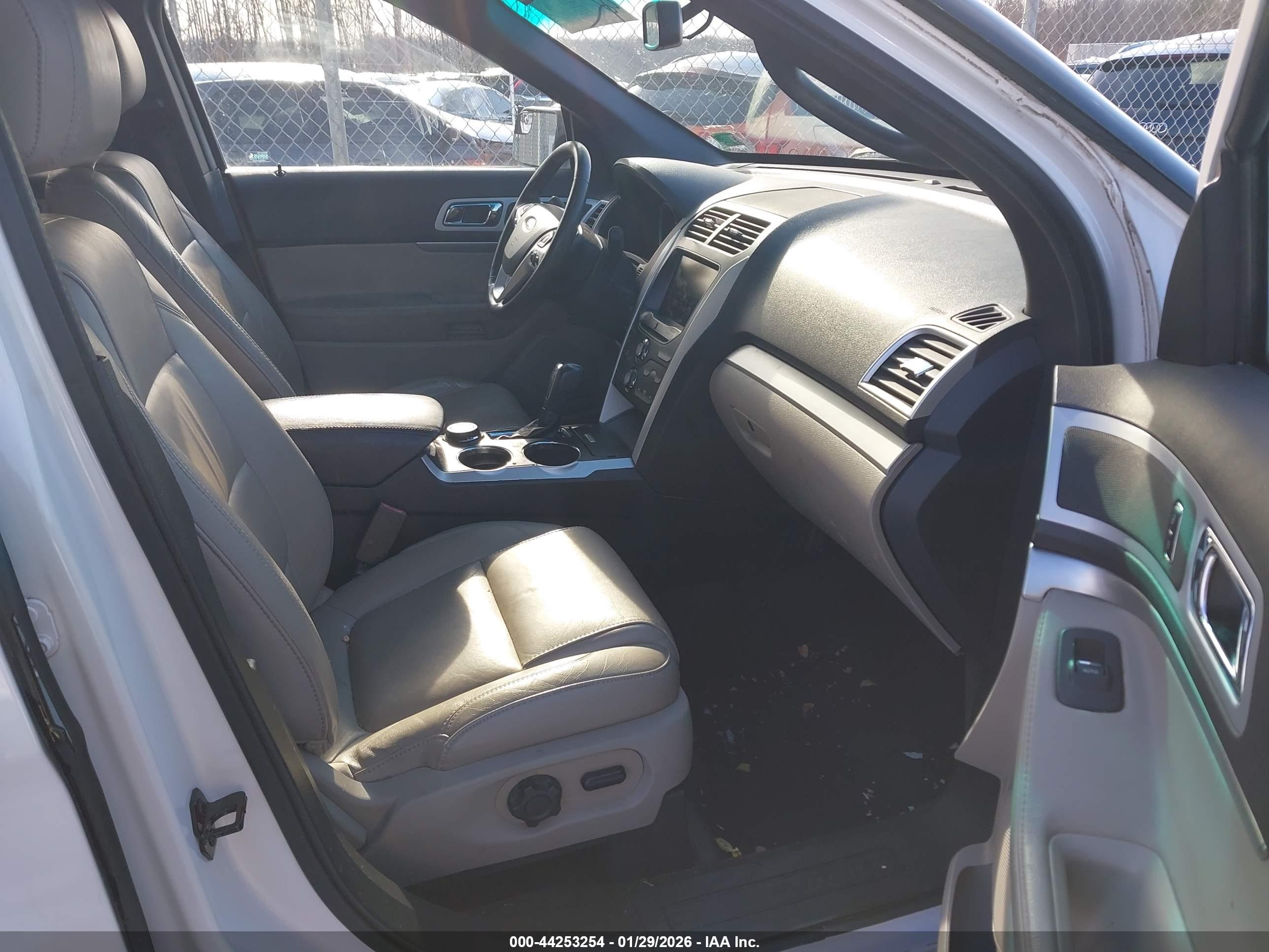 FORD EXPLORER image 5