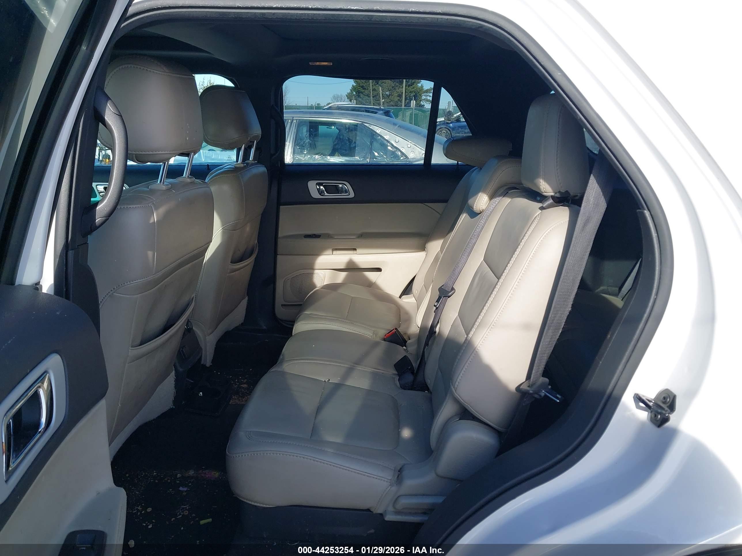 FORD EXPLORER image 8