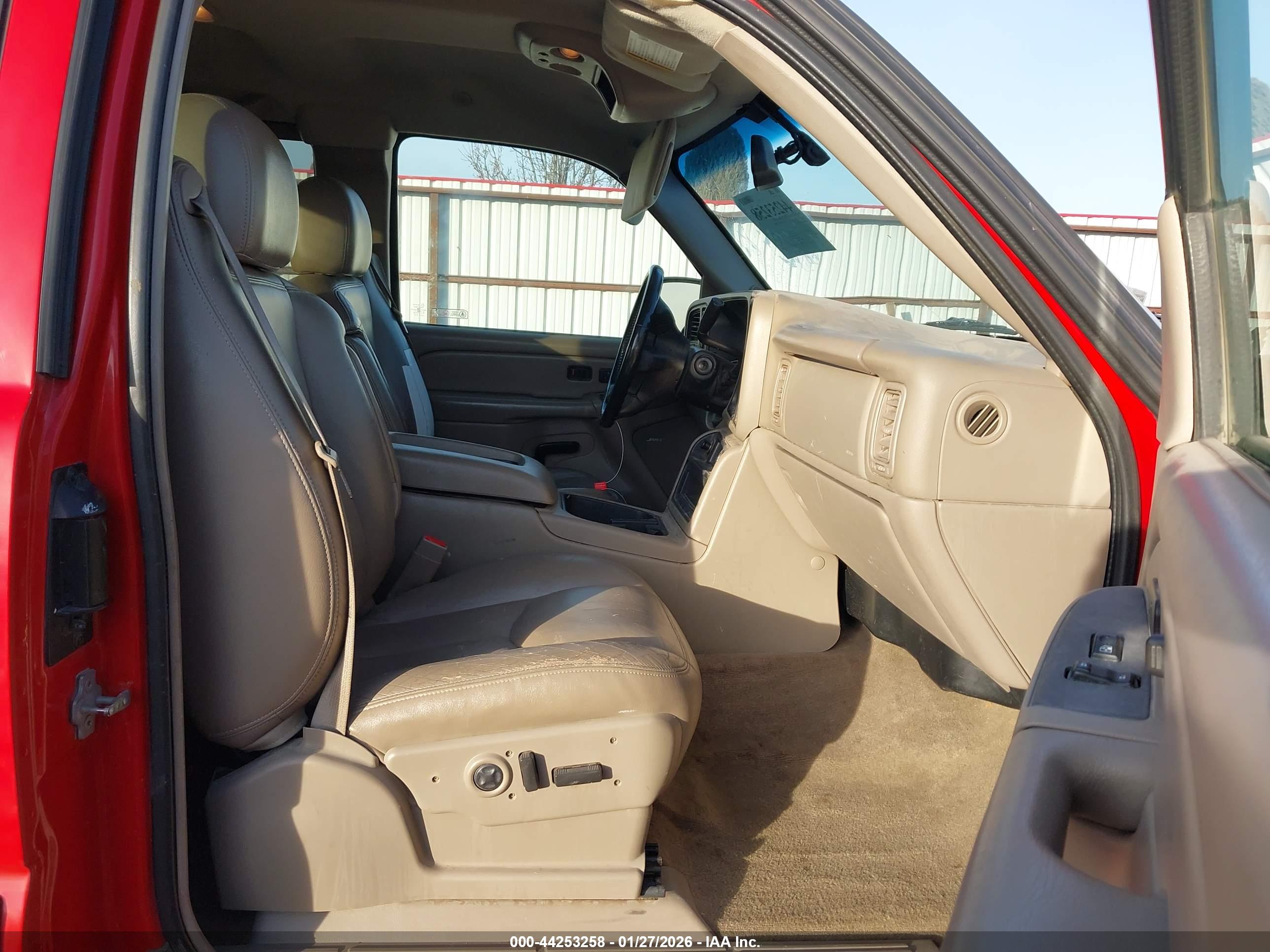 CHEVROLET SILVERADO image 5