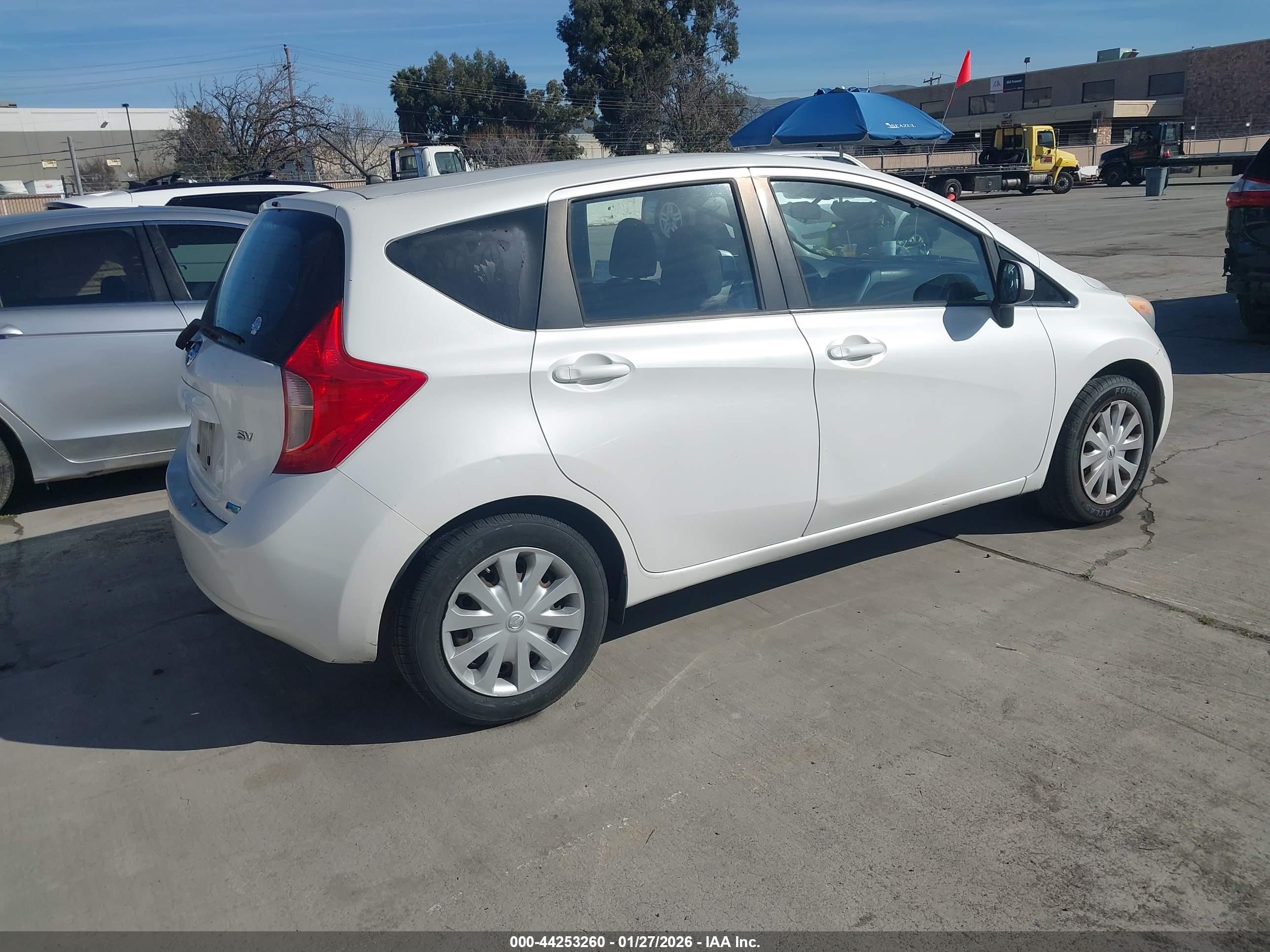 NISSAN VERSA image 4