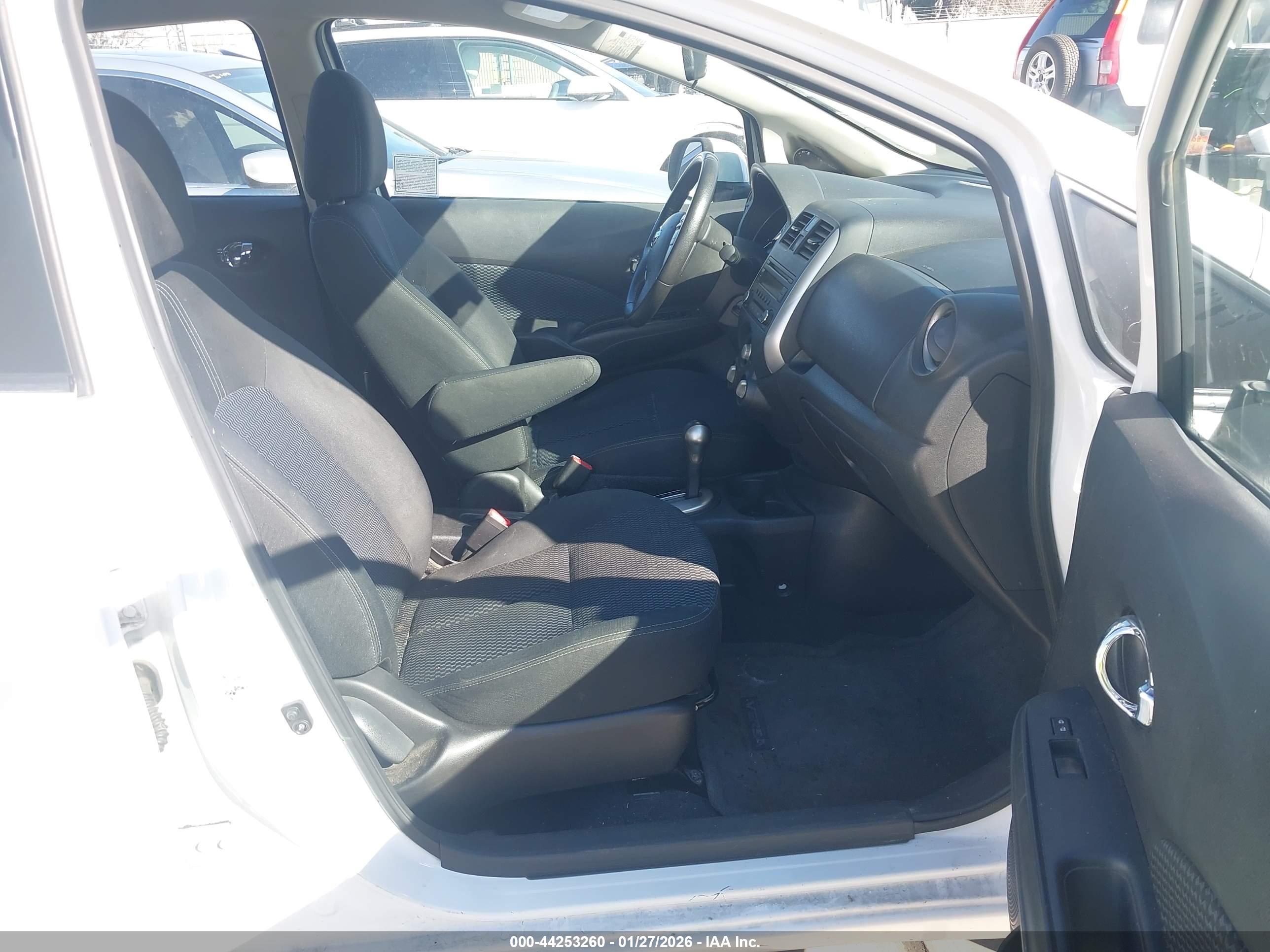 NISSAN VERSA image 5