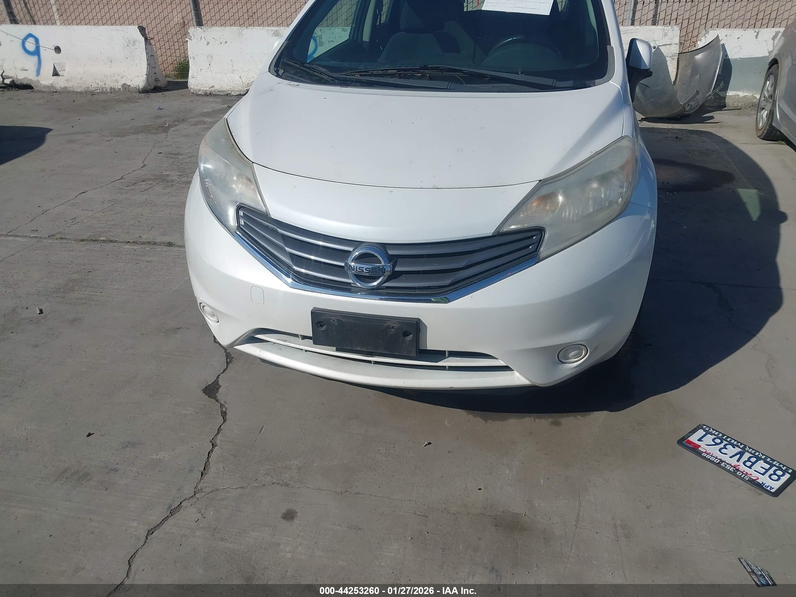 NISSAN VERSA image 6
