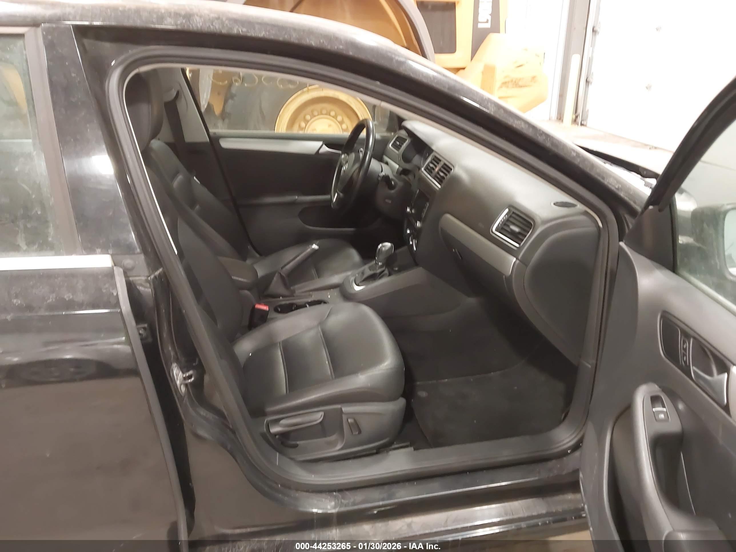 VOLKSWAGEN JETTA image 5