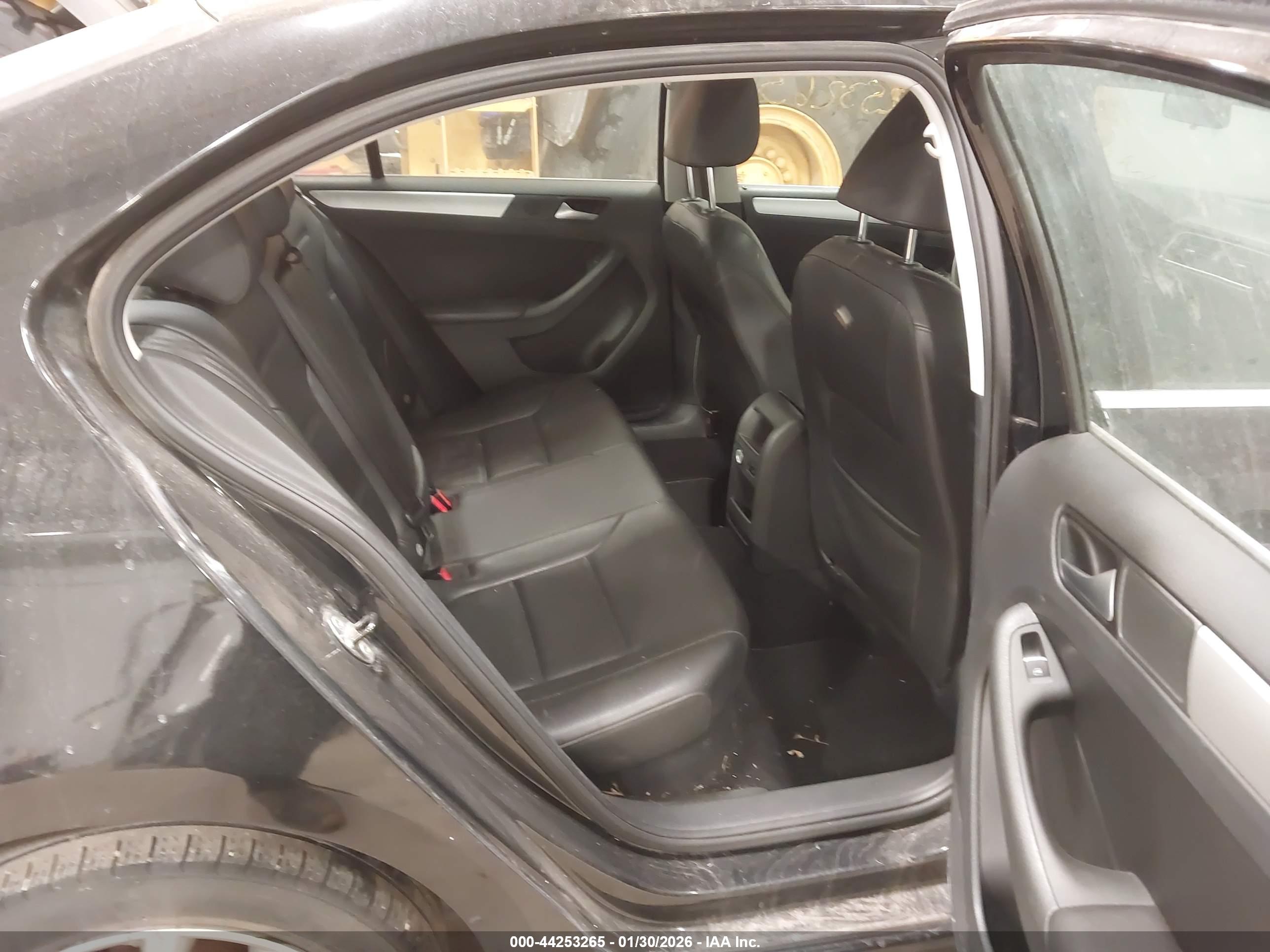 VOLKSWAGEN JETTA image 8
