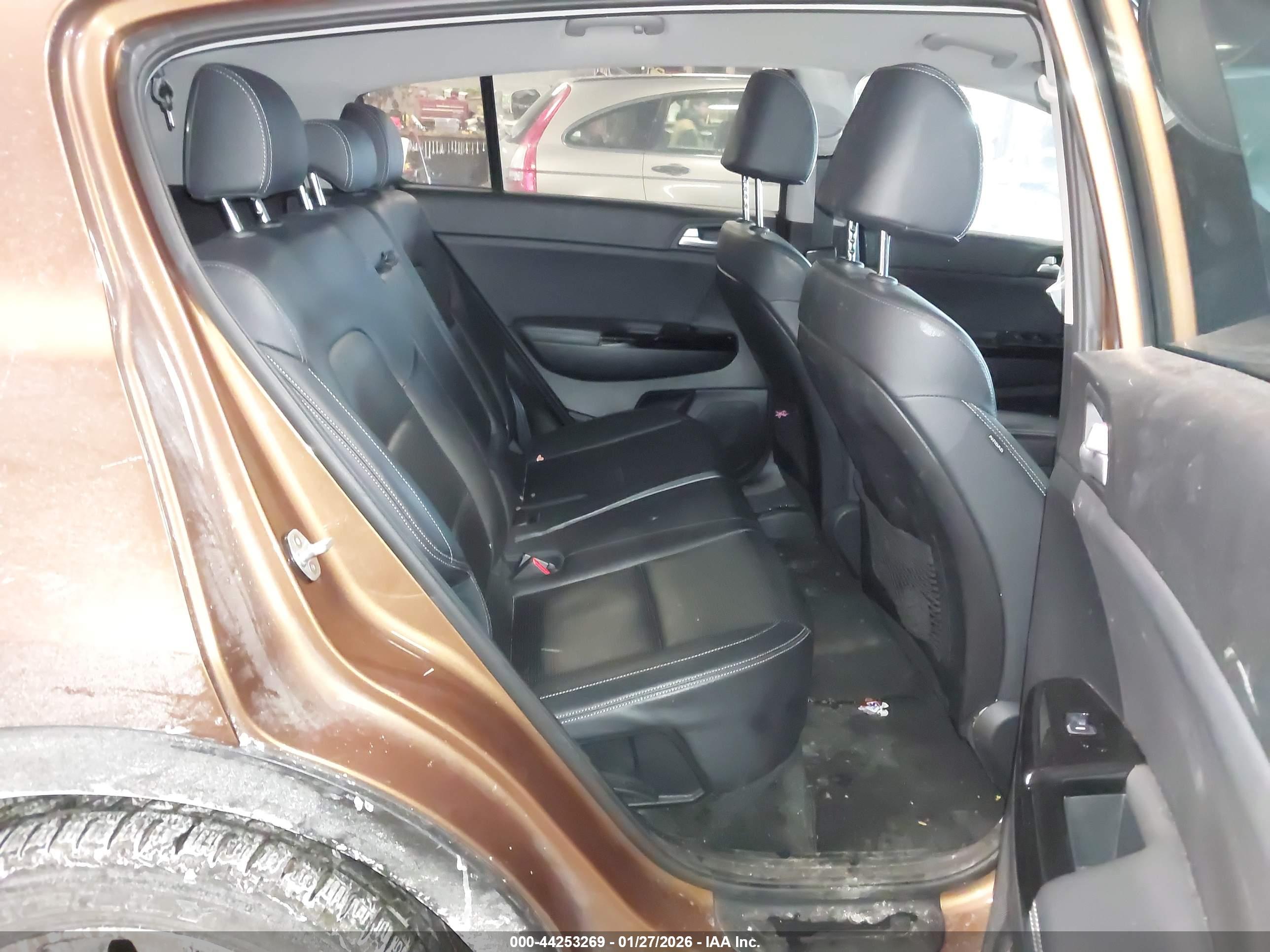KIA SPORTAGE image 8