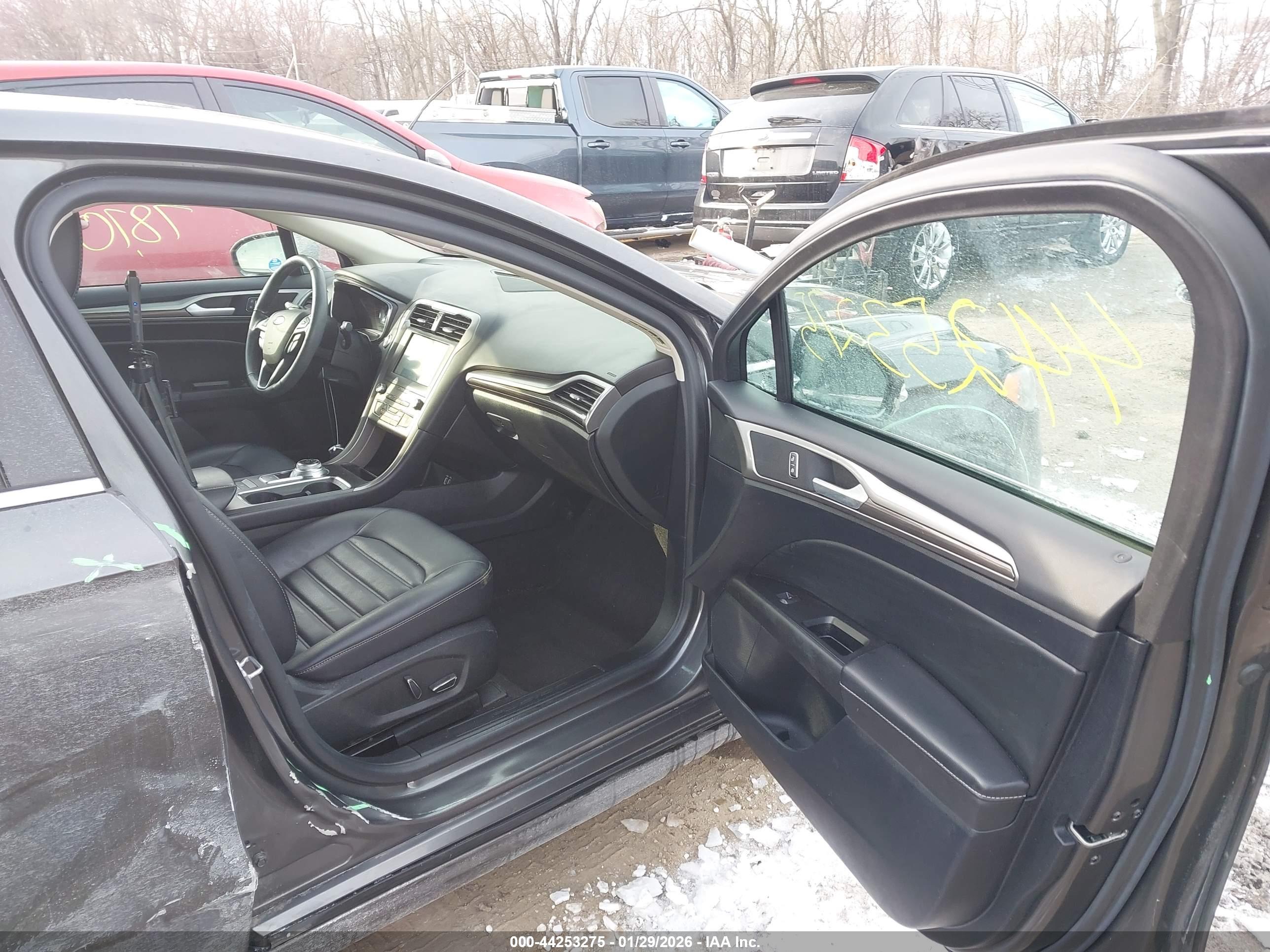 FORD FUSION image 5