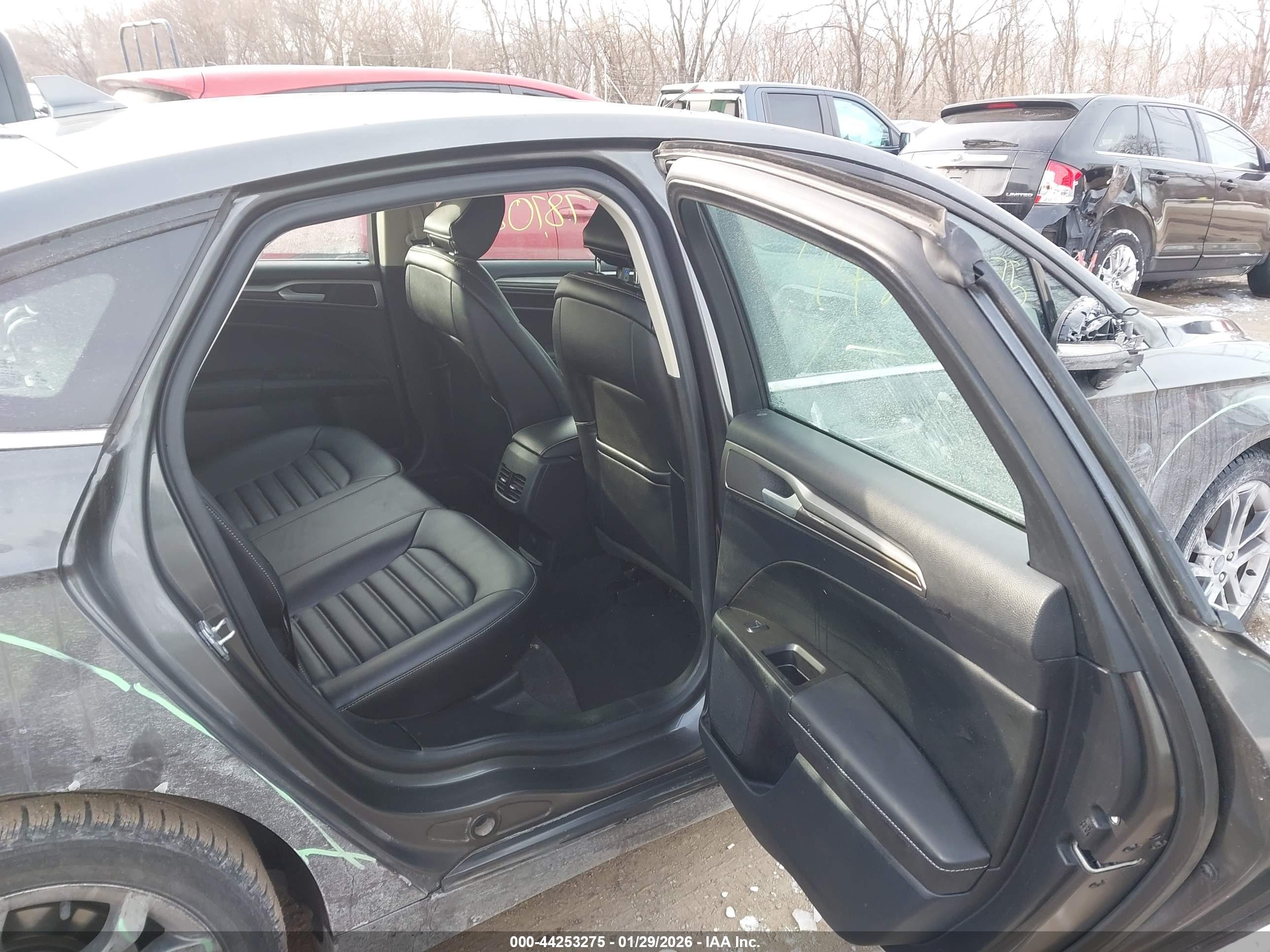 FORD FUSION image 8