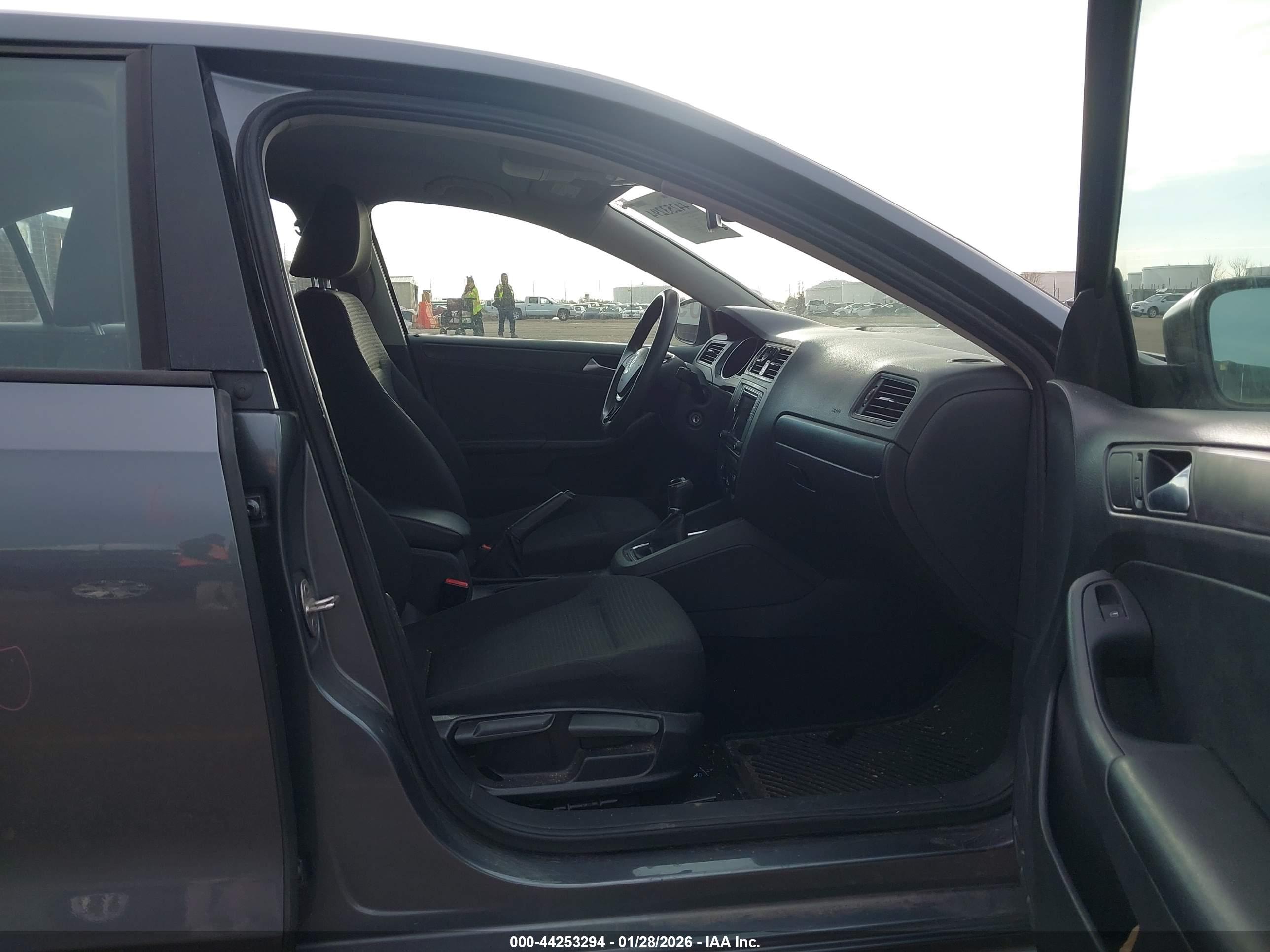 VOLKSWAGEN JETTA image 5
