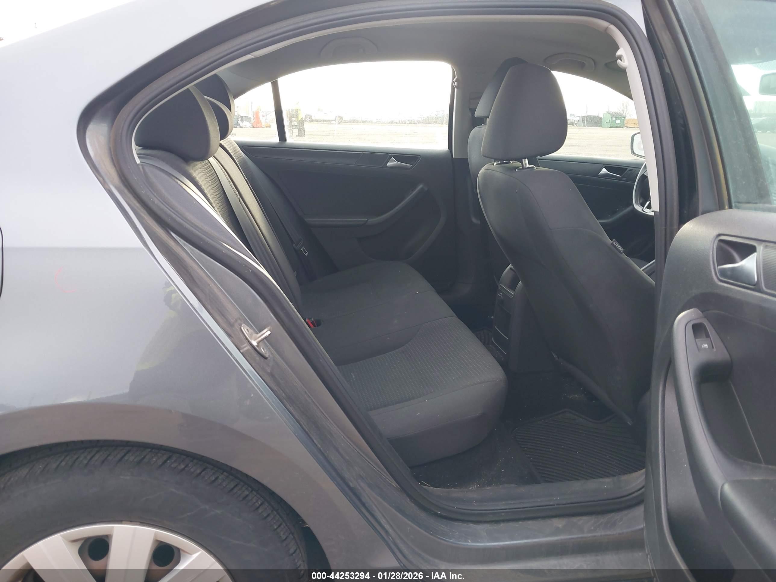 VOLKSWAGEN JETTA image 8