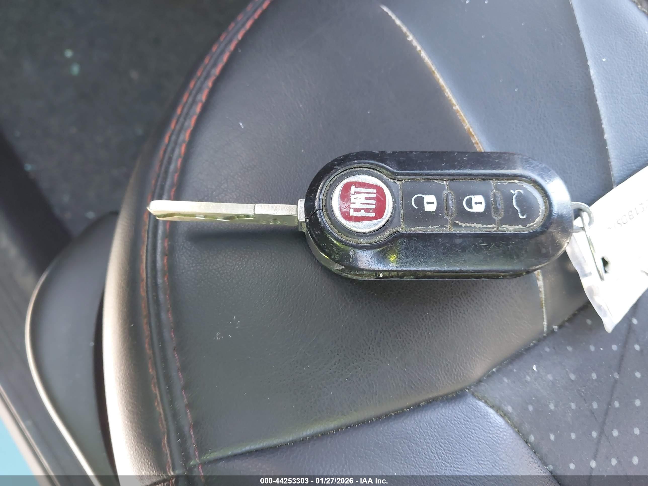 FIAT 500E image 11
