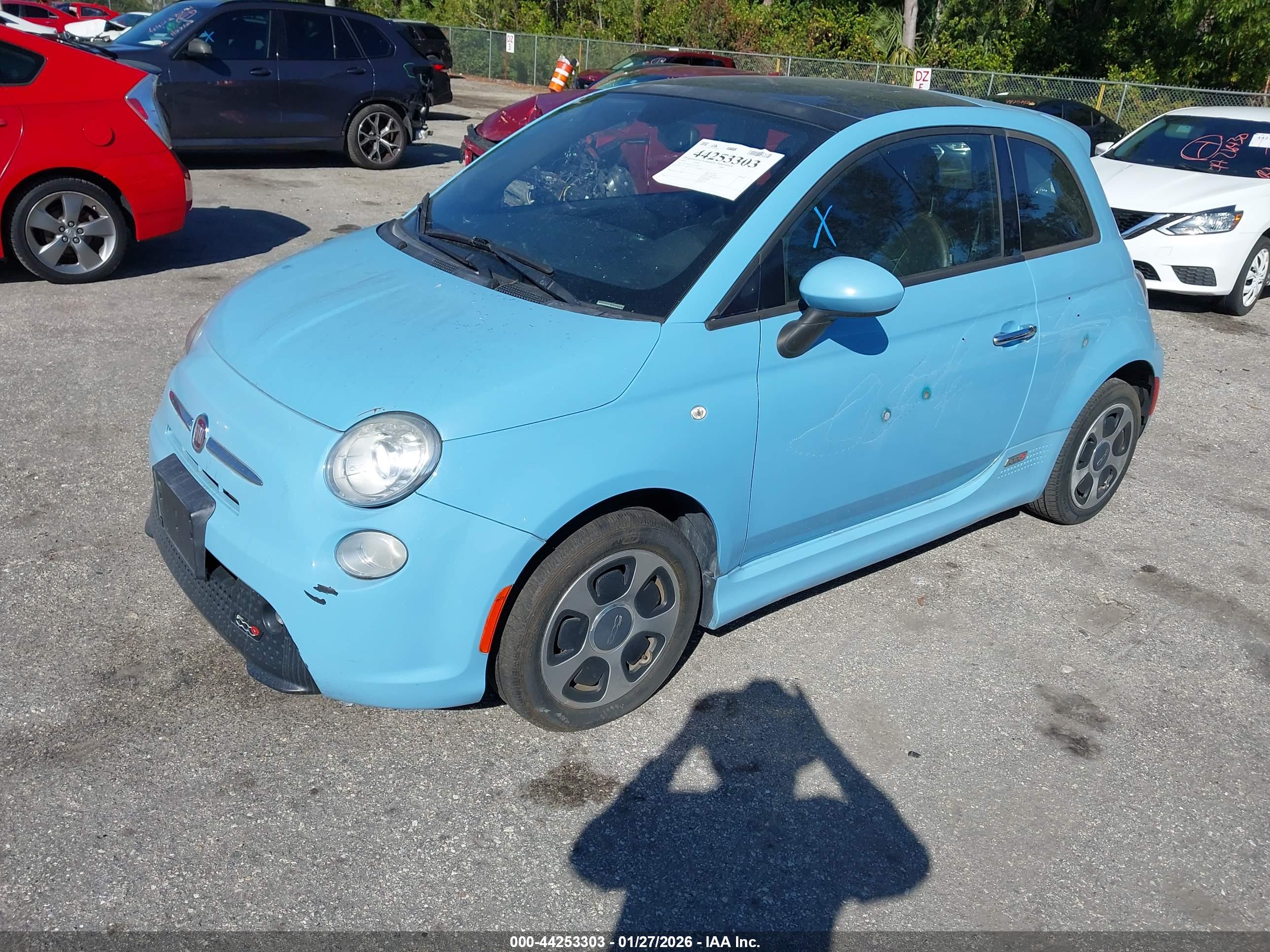 FIAT 500E image 2