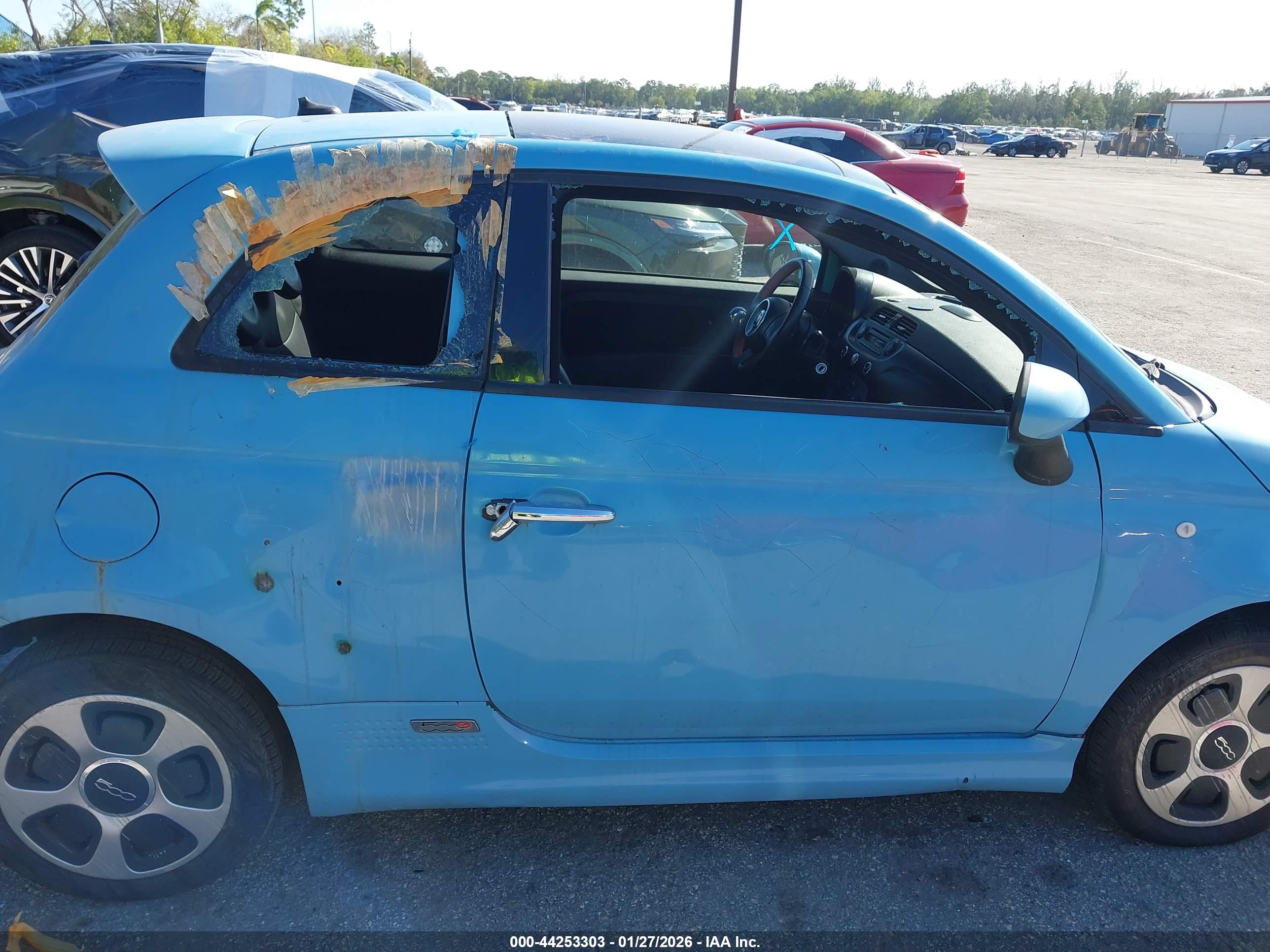 FIAT 500E image 6