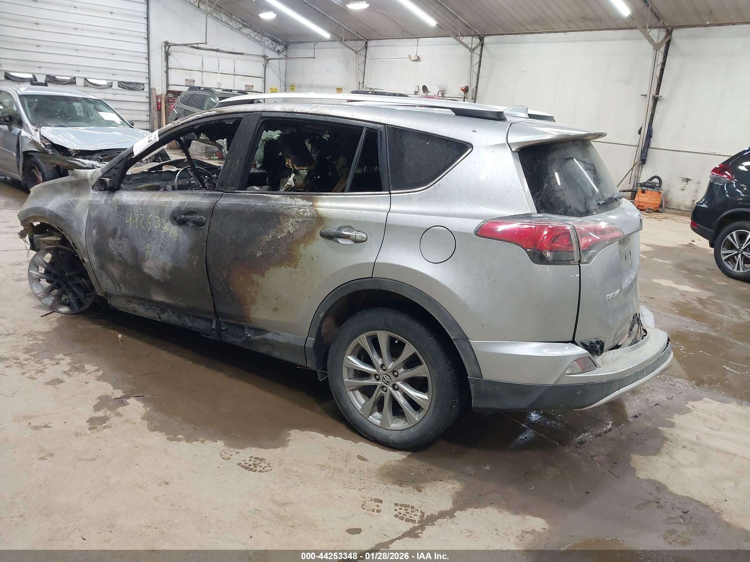 TOYOTA RAV4 image 3