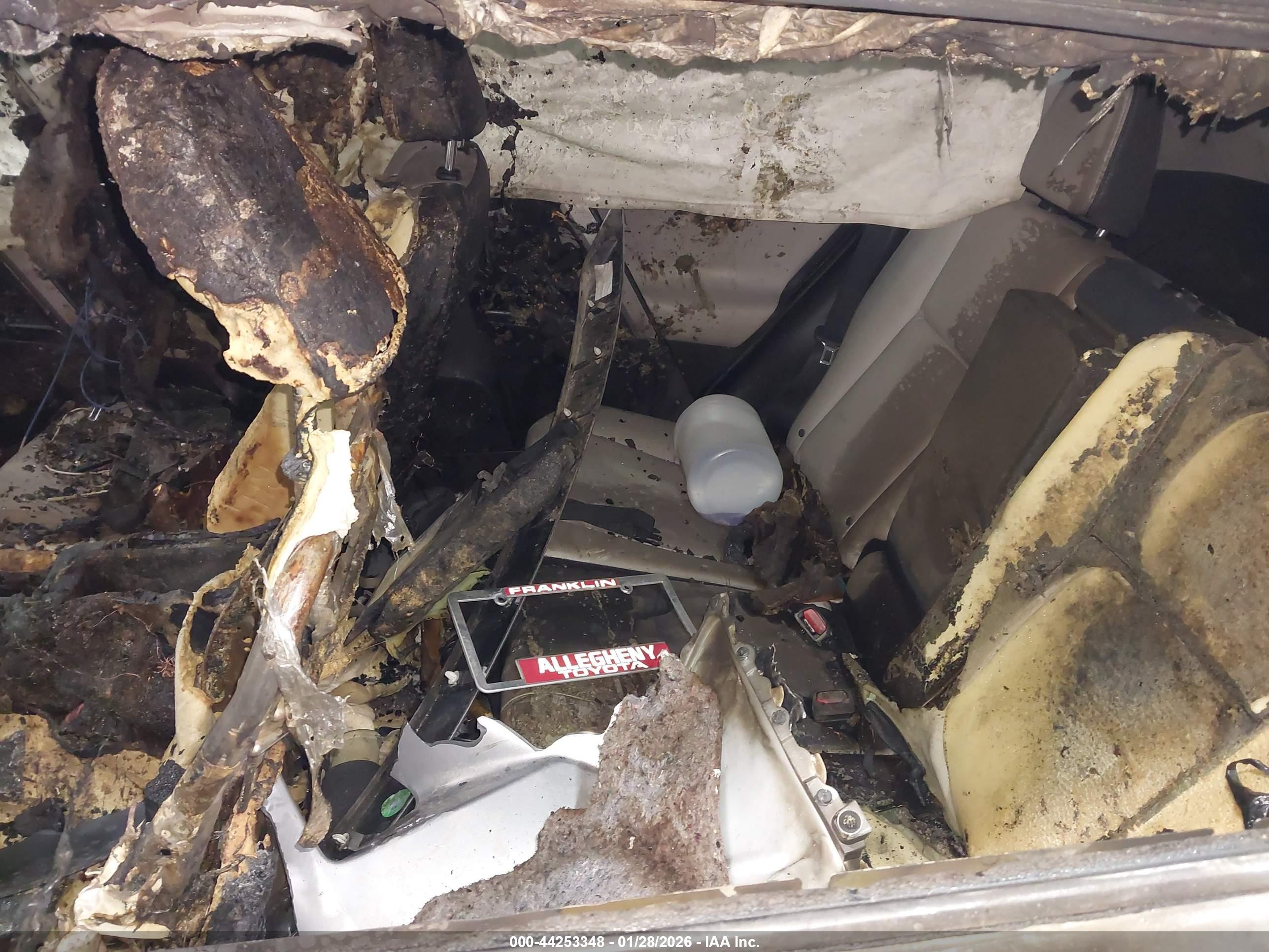 TOYOTA RAV4 image 8