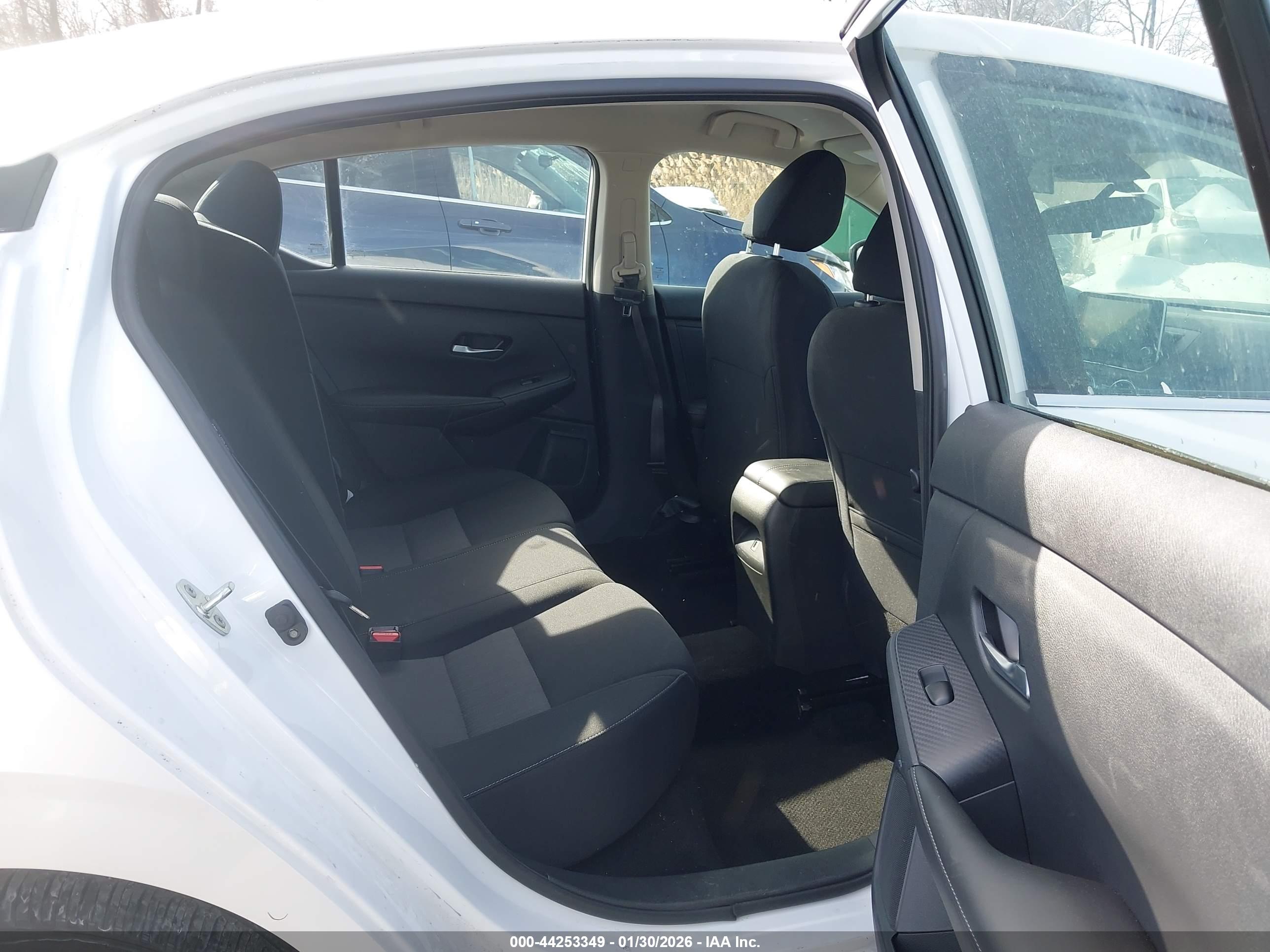 NISSAN SENTRA image 8
