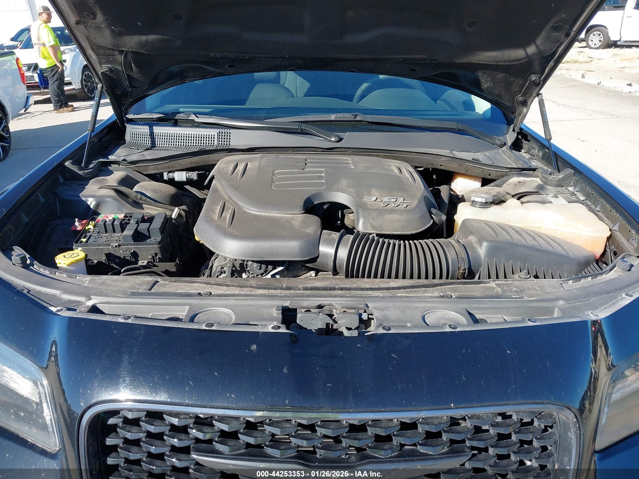 CHRYSLER 300 image 10