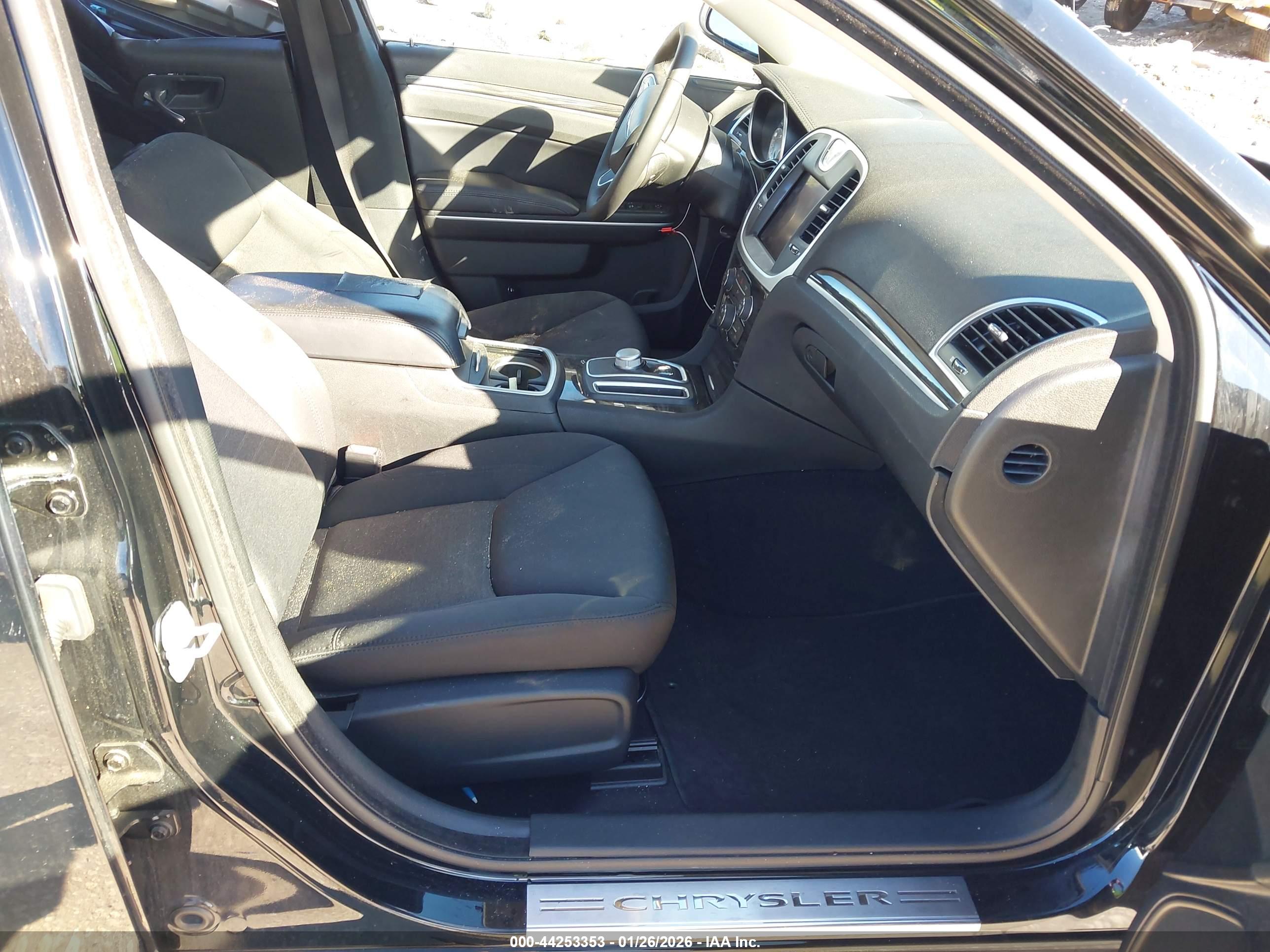CHRYSLER 300 image 5