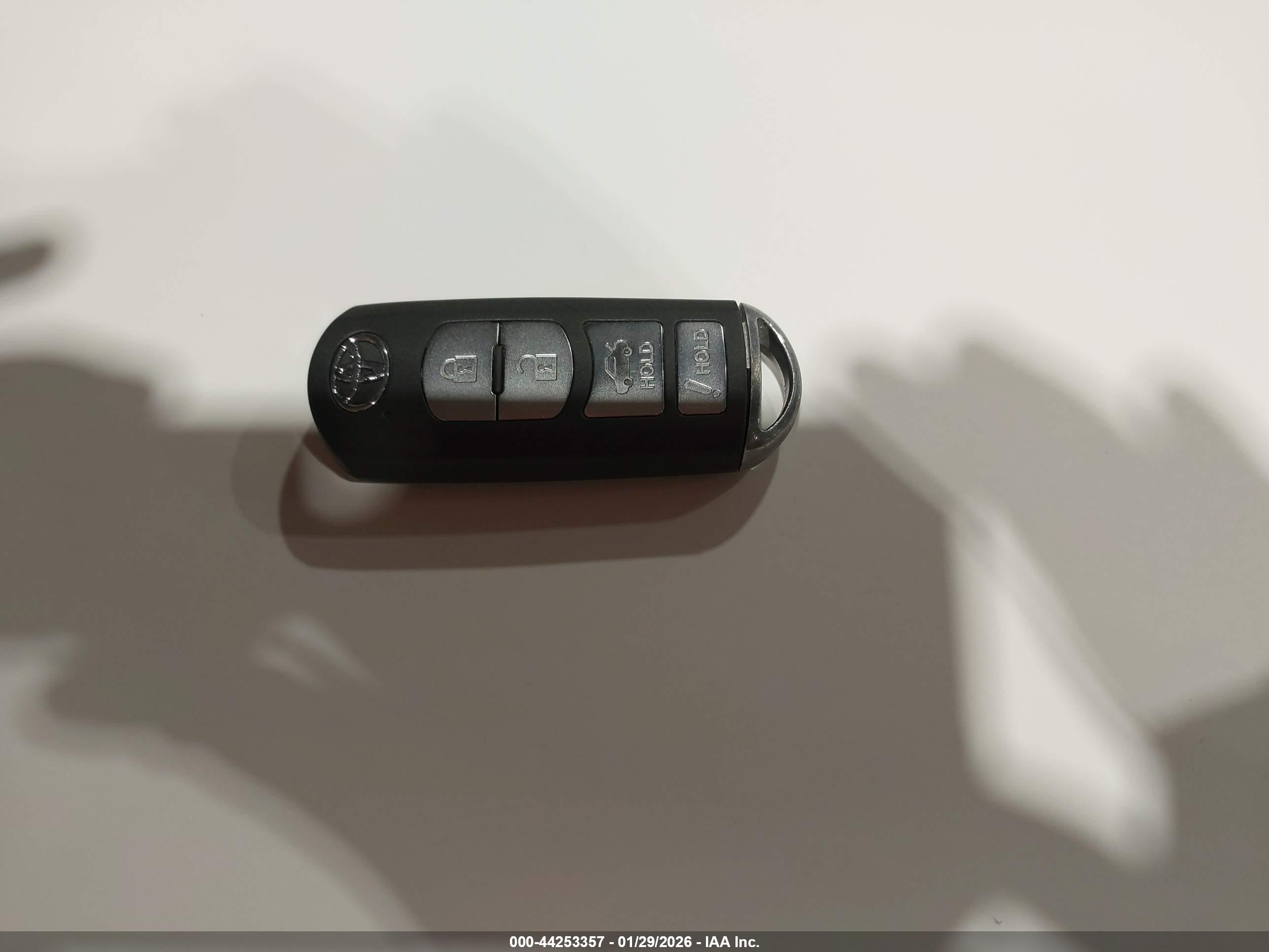 TOYOTA YARIS image 11