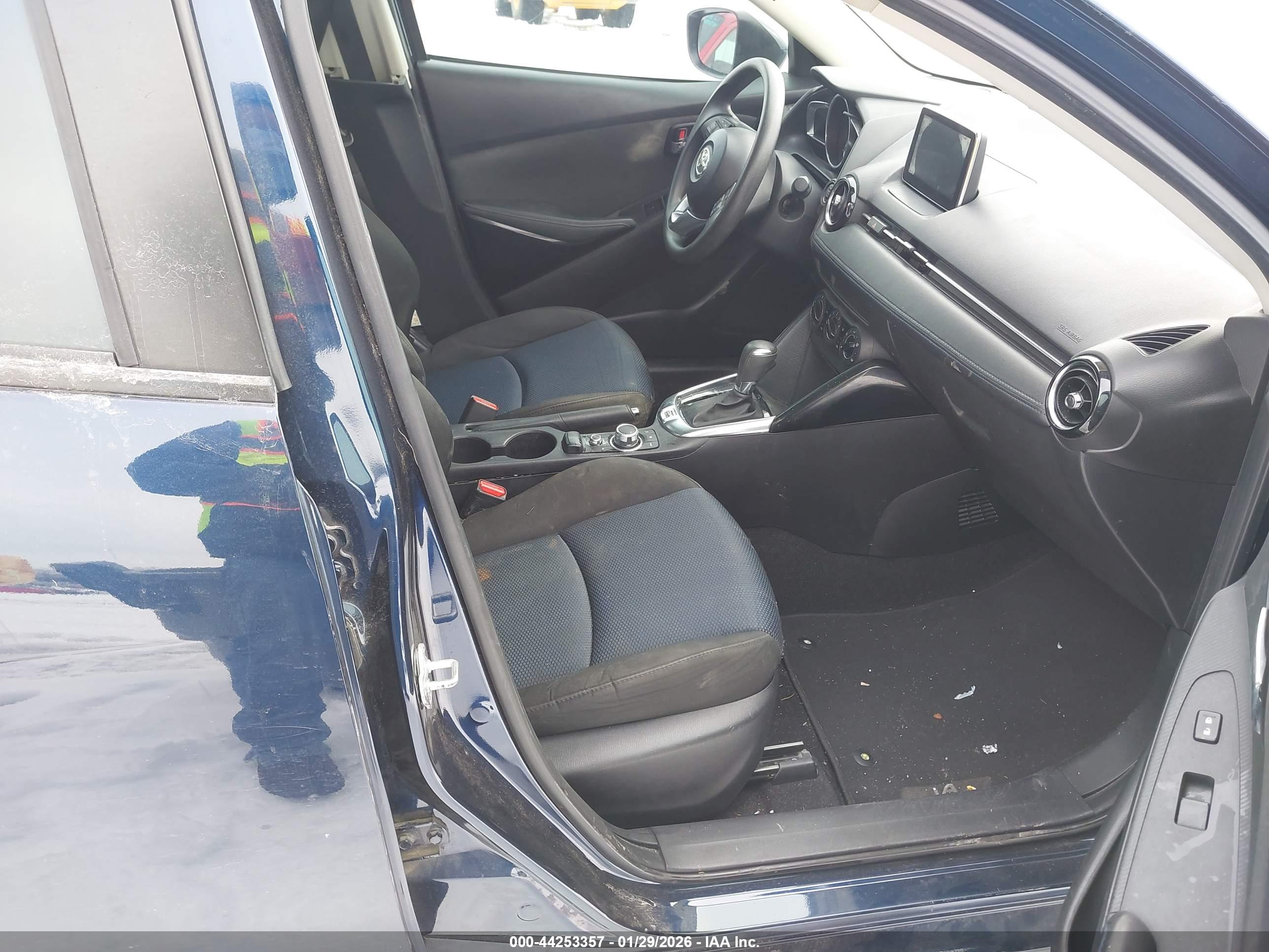 TOYOTA YARIS image 5