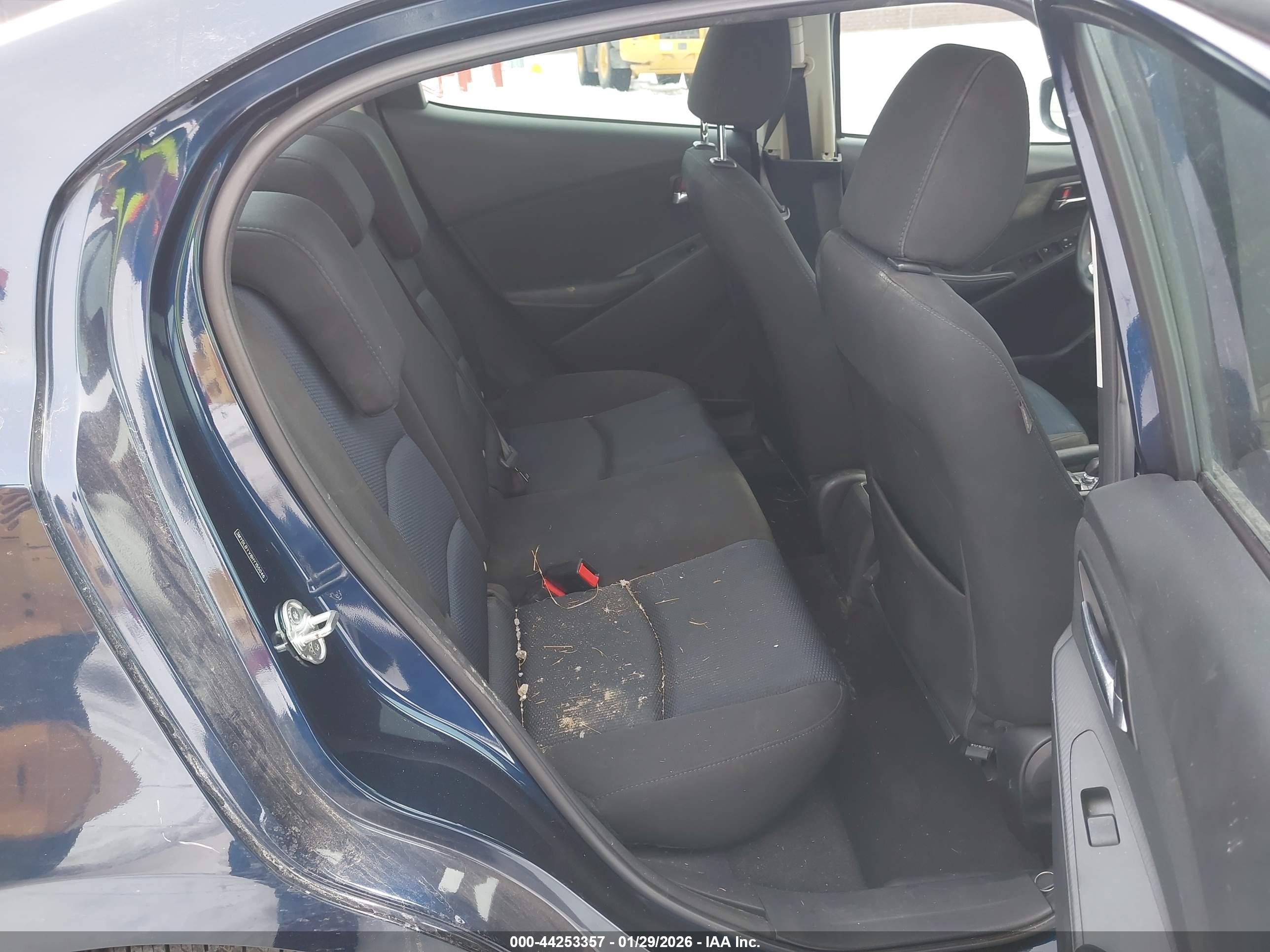 TOYOTA YARIS image 8