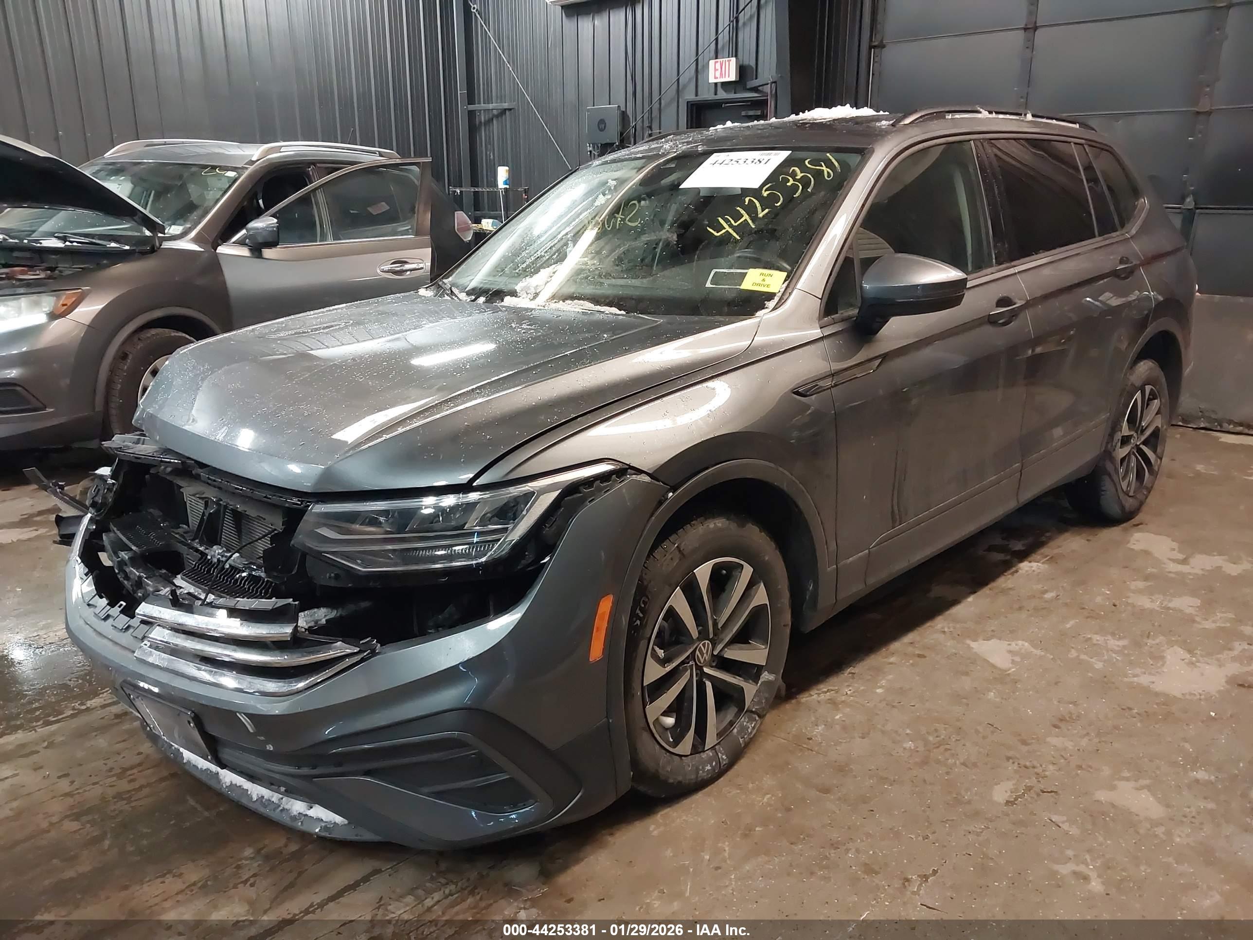 VOLKSWAGEN TIGUAN image 2