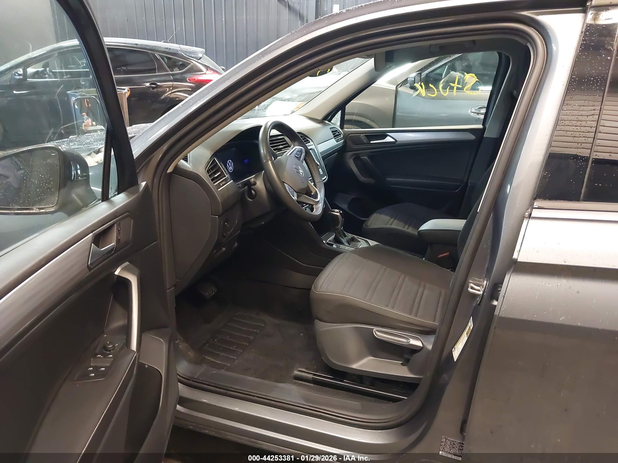 VOLKSWAGEN TIGUAN image 5