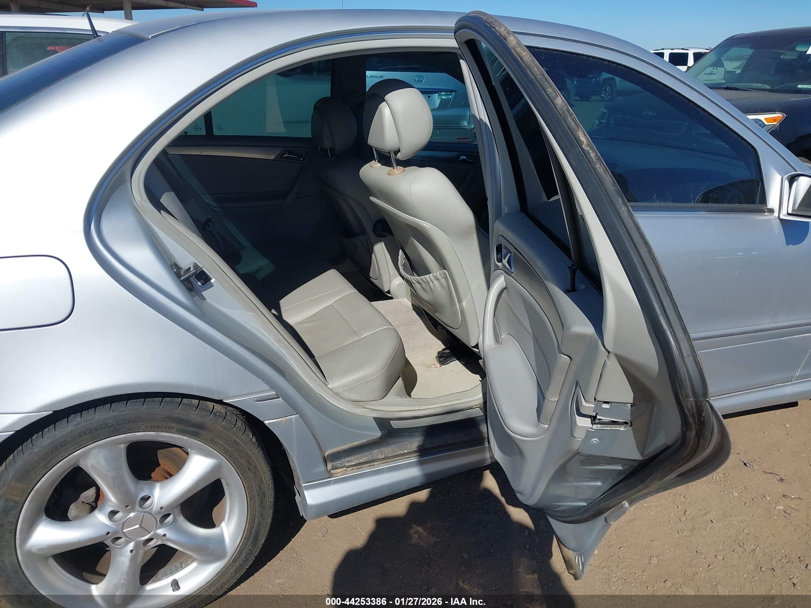 MERCEDES-BENZ C image 8
