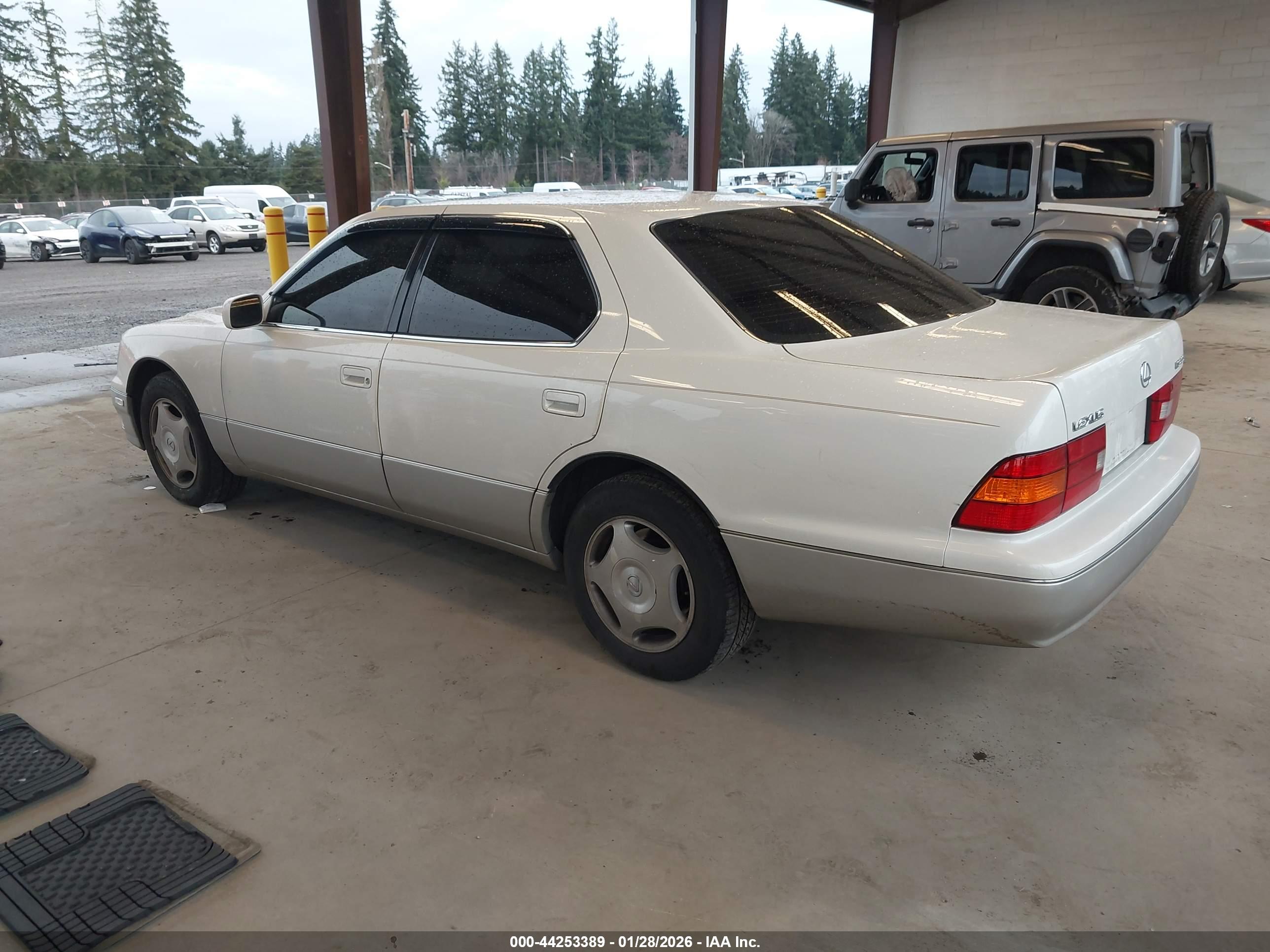 LEXUS LS image 3